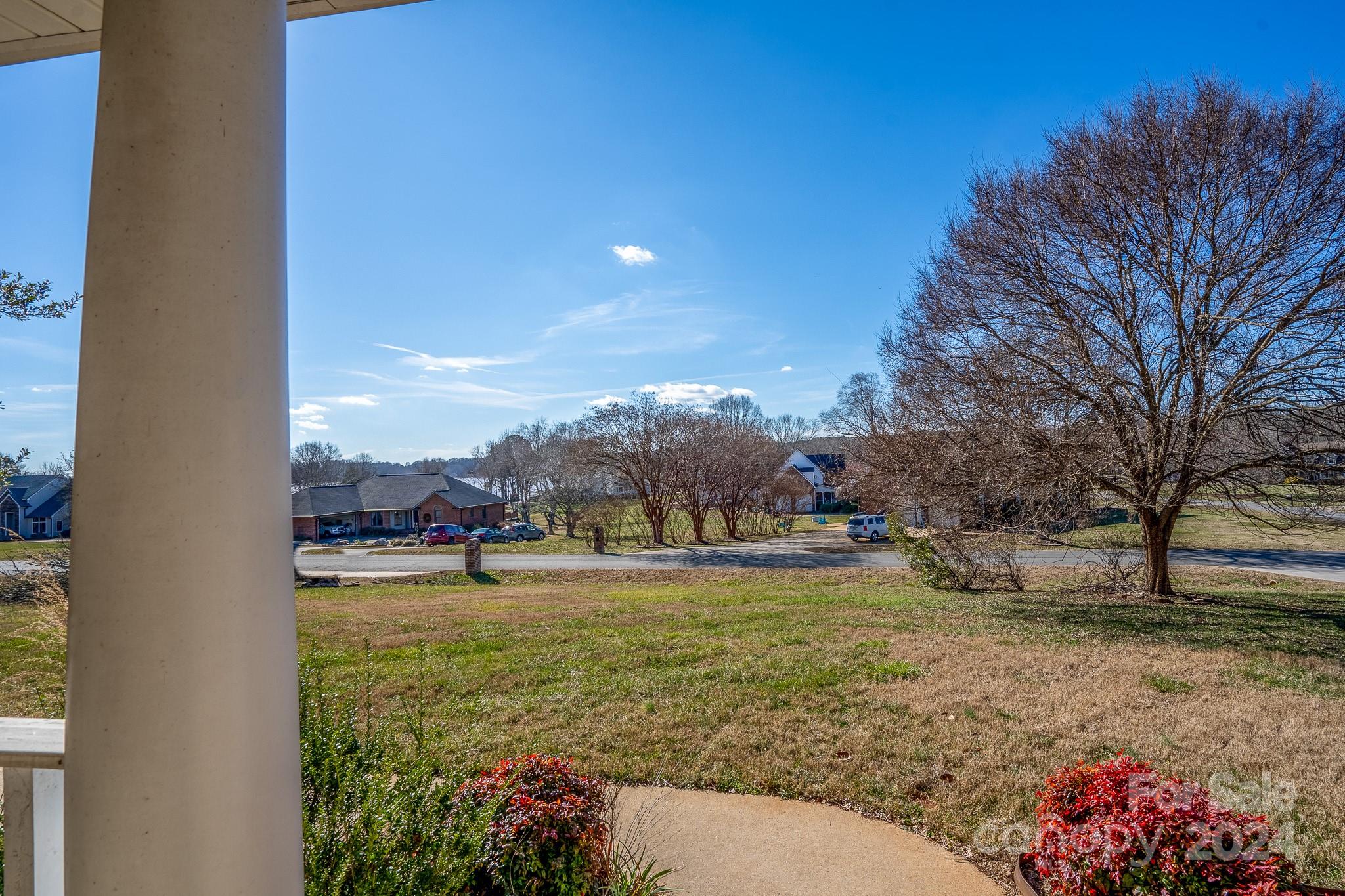 151 Oak Point Drive Property Photo 4