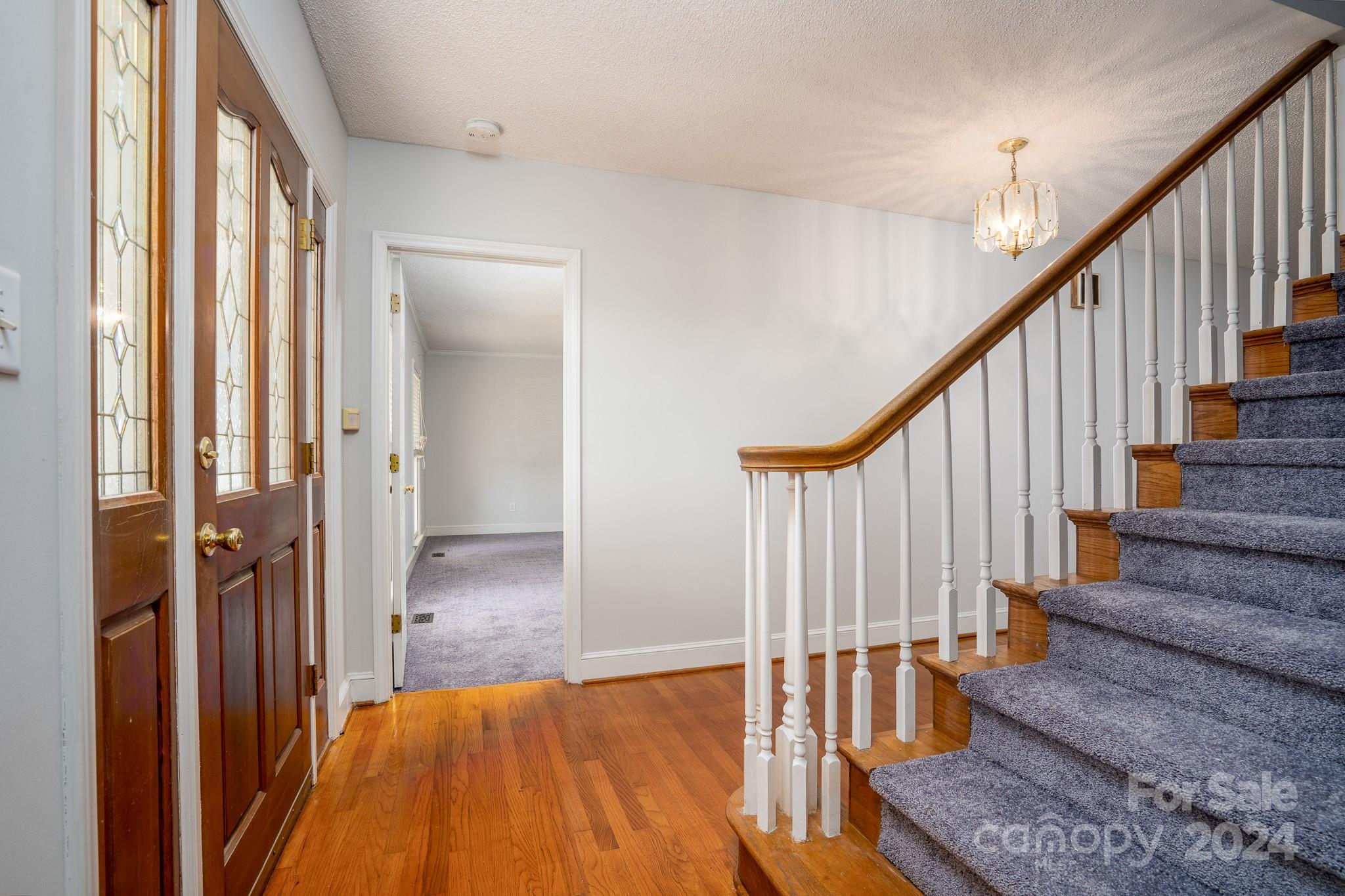 151 Oak Point Drive Property Photo 5