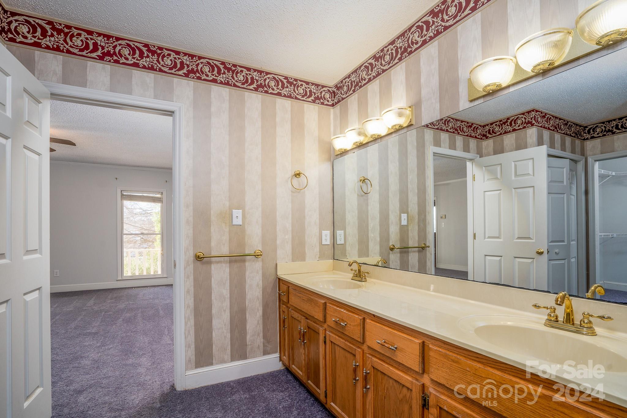 151 Oak Point Drive Property Photo 9
