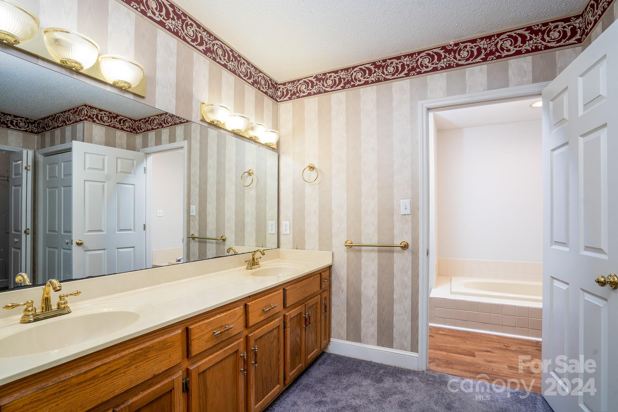 151 Oak Point Drive Property Photo 11
