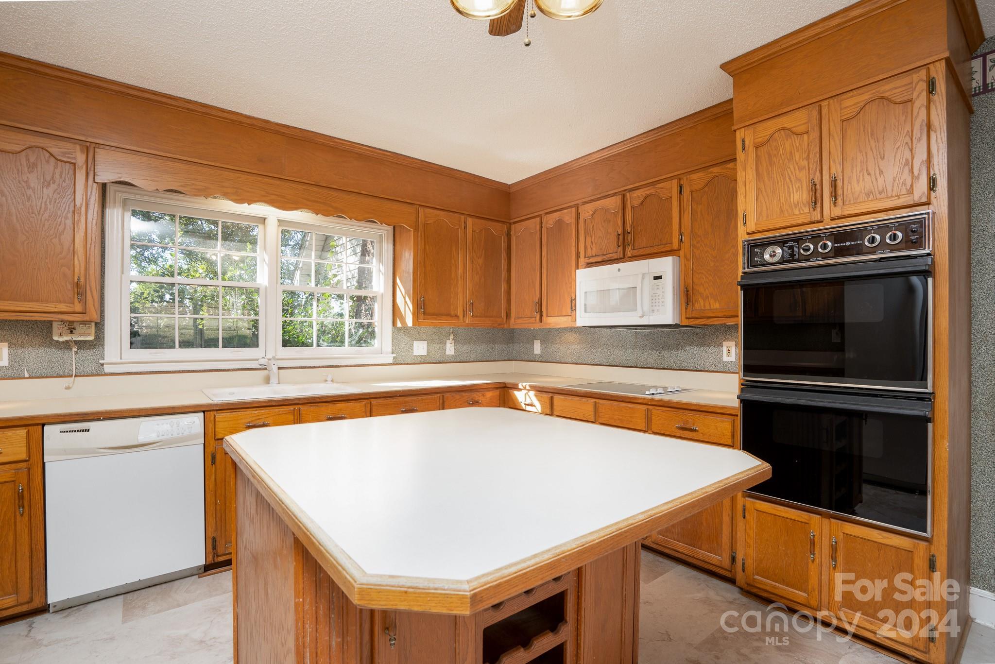 151 Oak Point Drive Property Photo 22