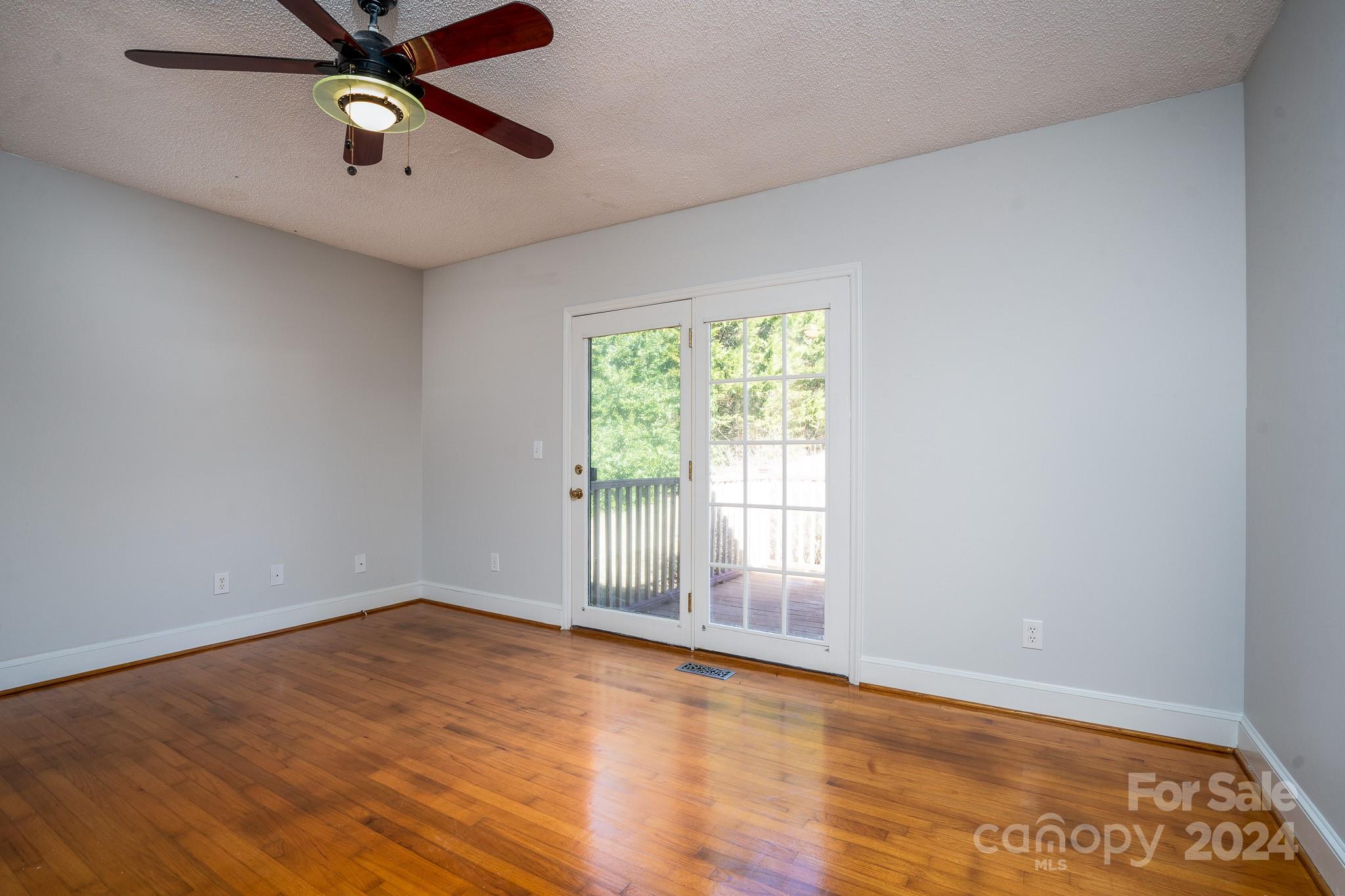 151 Oak Point Drive Property Photo 26