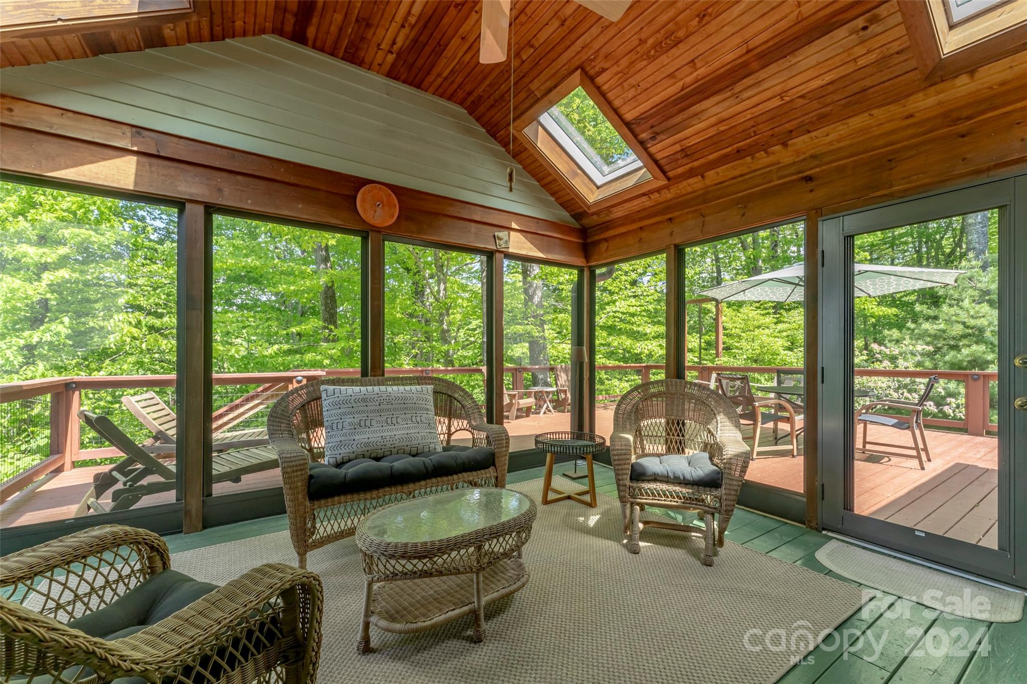 193 Dvdisdi Court Property Photo 11