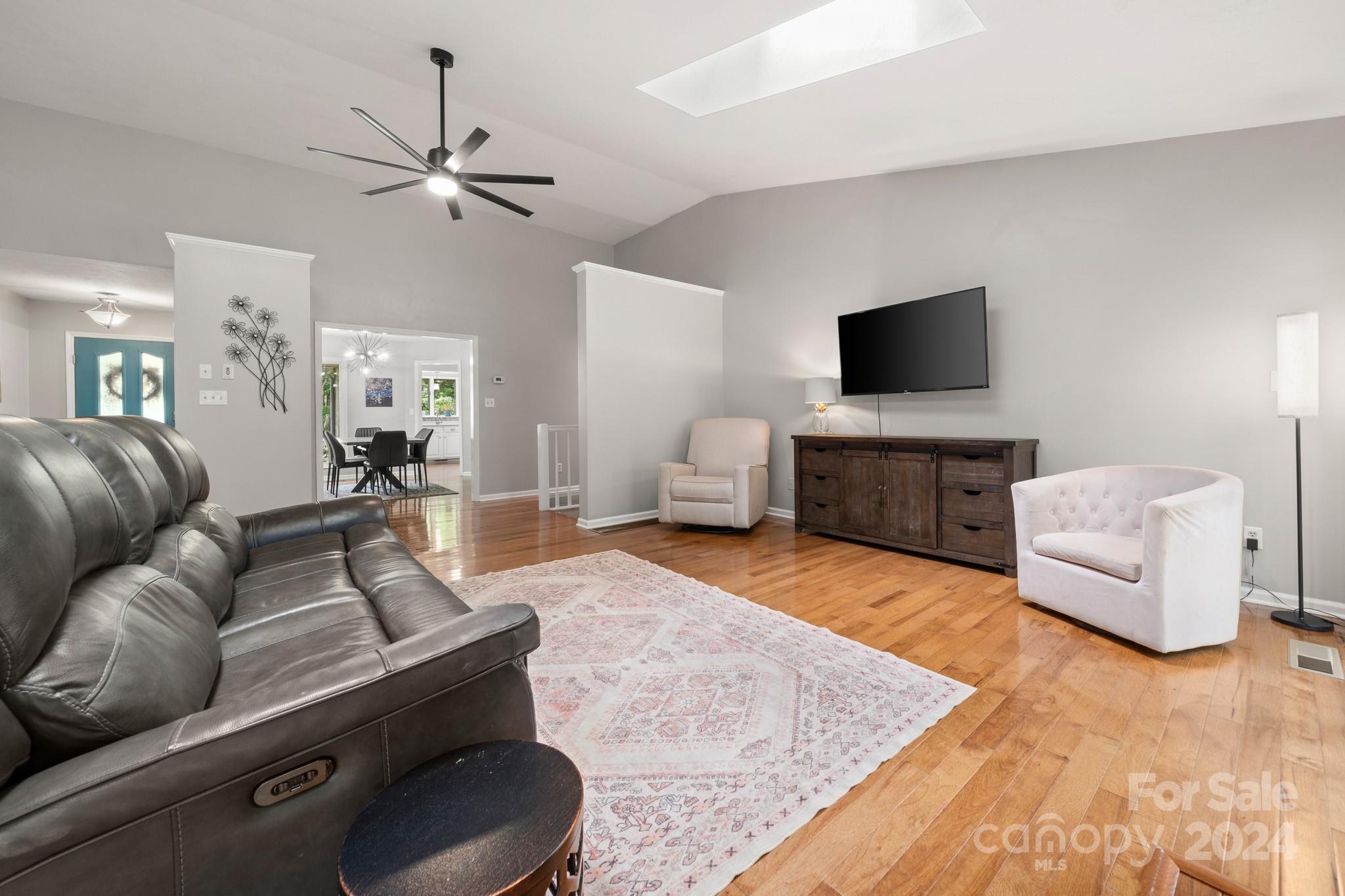 13 Spring Cove Court Property Photo 8