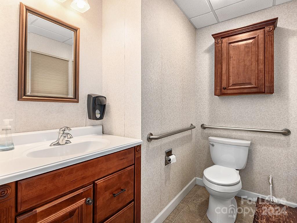 512 Kanuga Road Property Photo 16