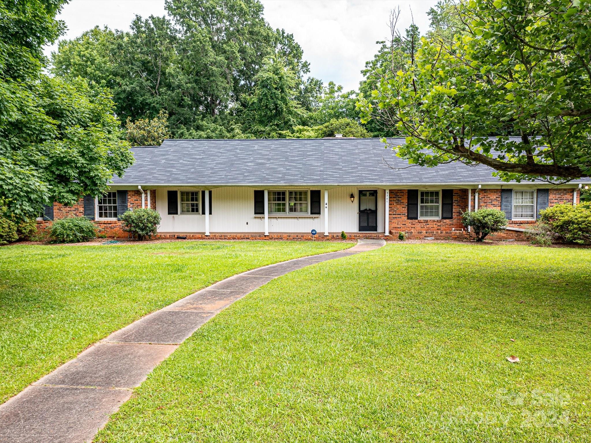 3701 Pelham Lane Property Photo 1