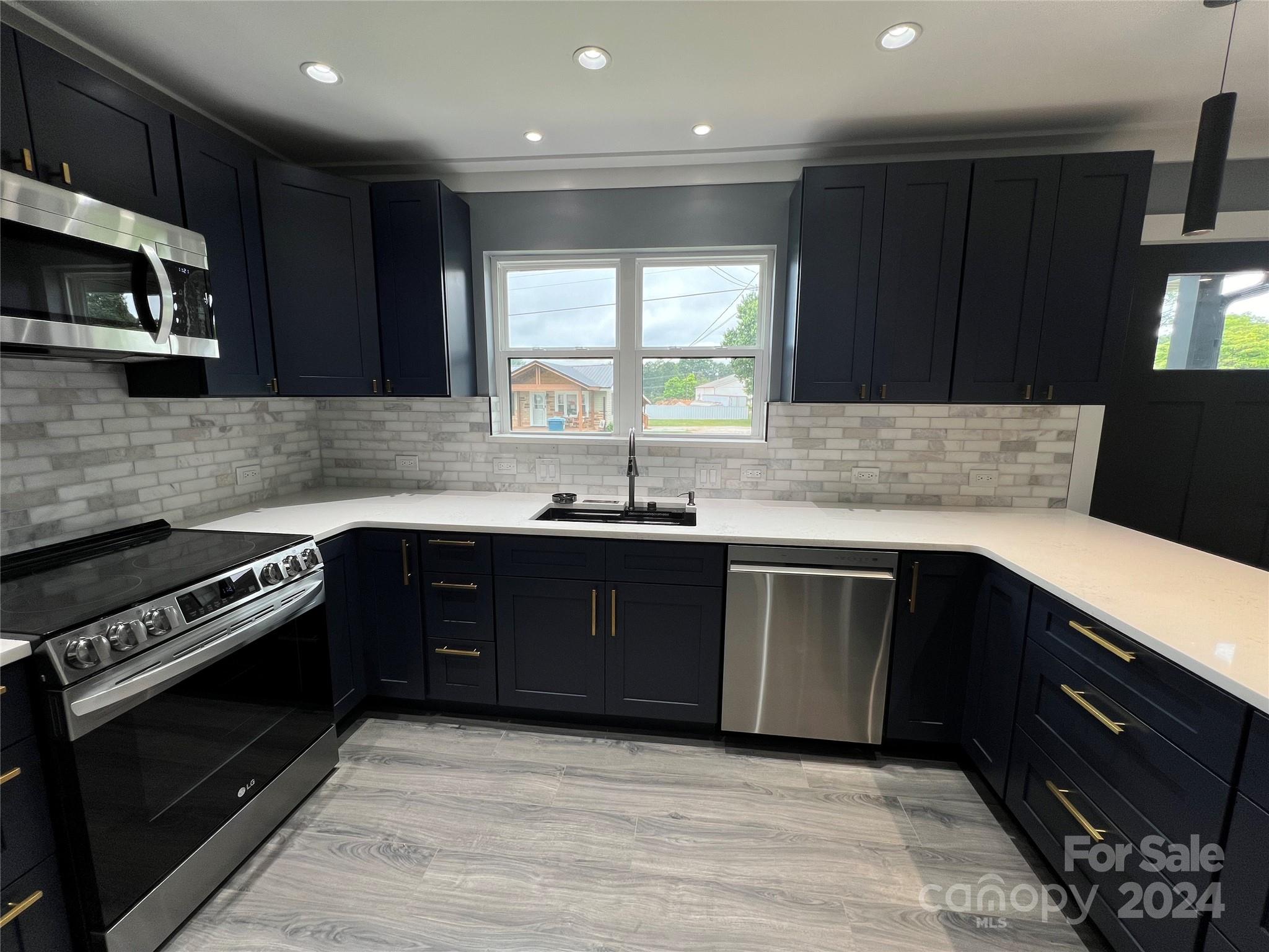 516 Spring Garden Avenue Property Photo 3