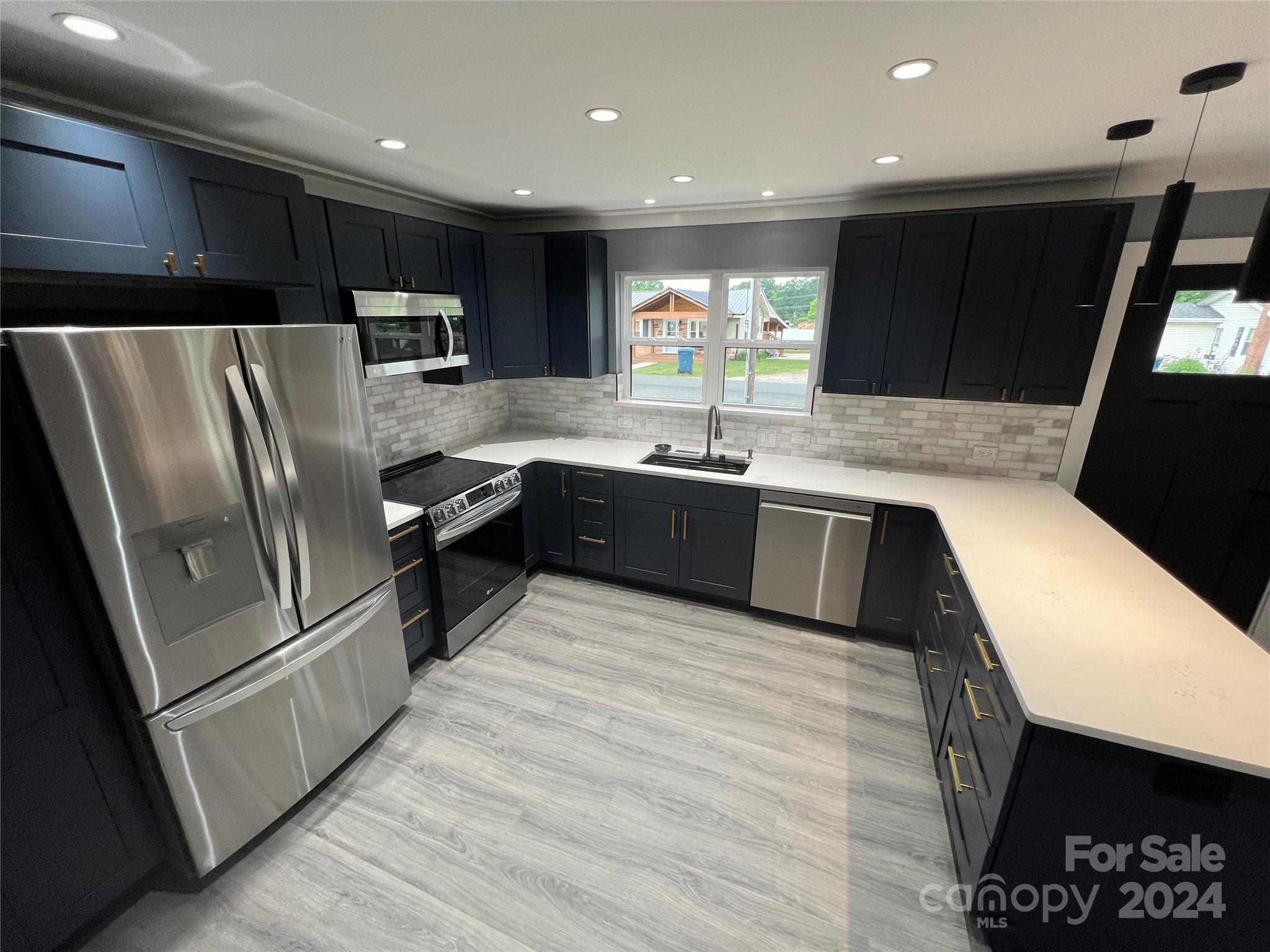 516 Spring Garden Avenue Property Photo 4
