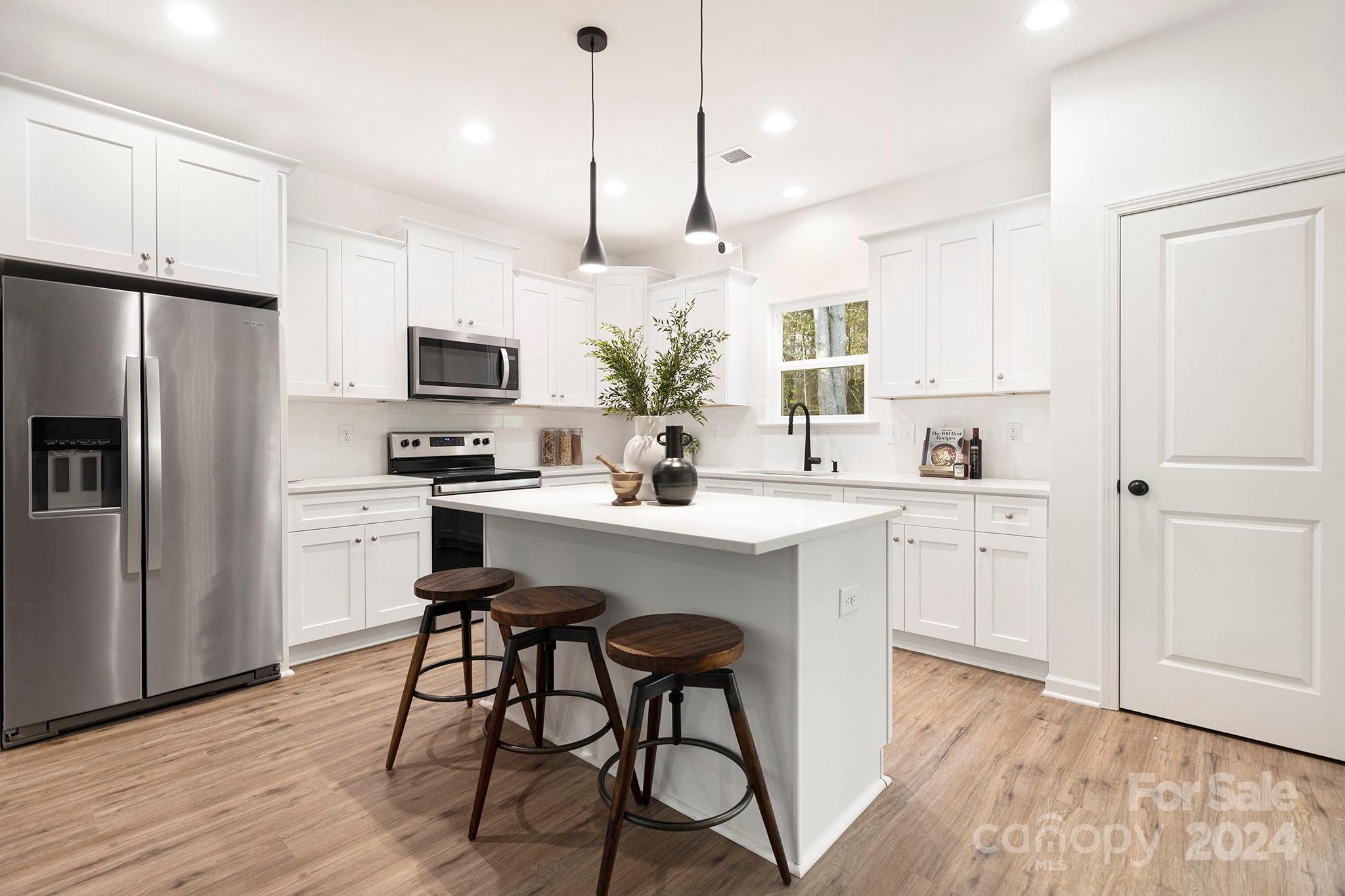 102 Apple Court Property Photo