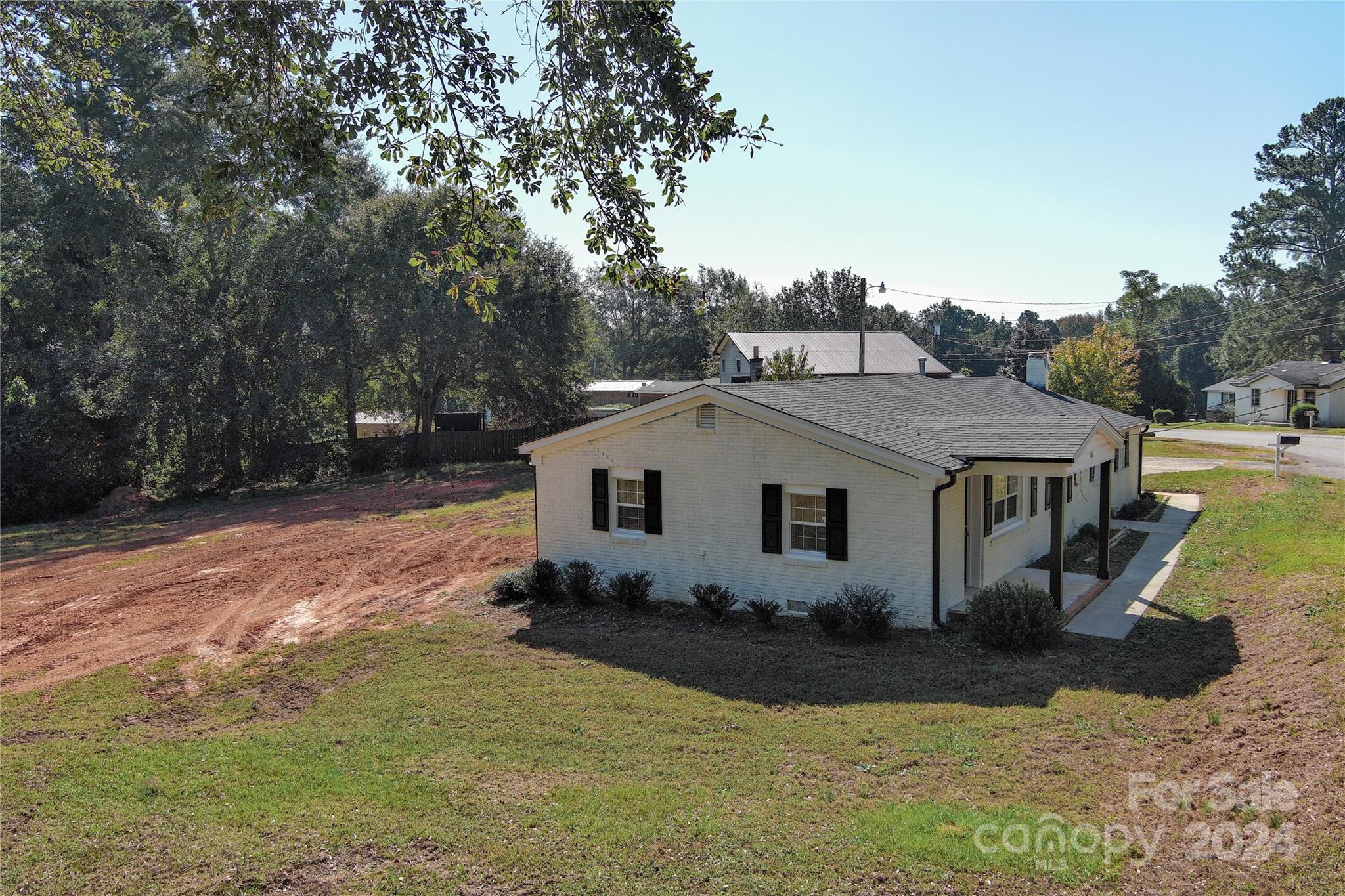 766 Flora Circle Property Photo 3