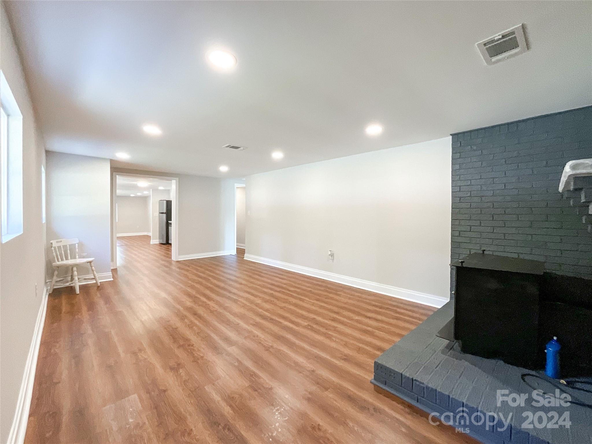 766 Flora Circle Property Photo 6