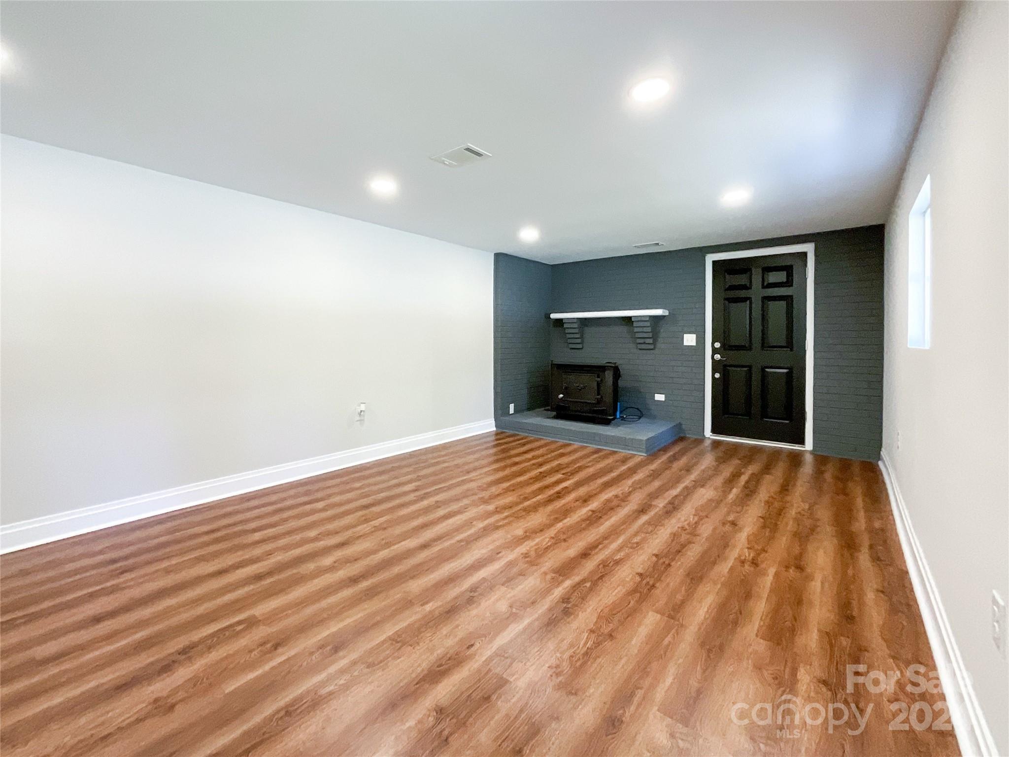 766 Flora Circle Property Photo 7