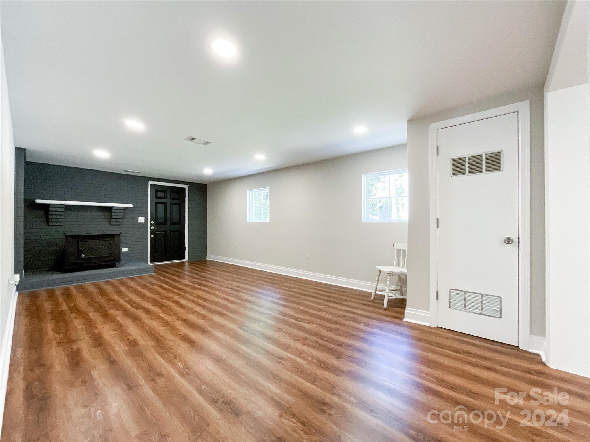 766 Flora Circle Property Photo 8