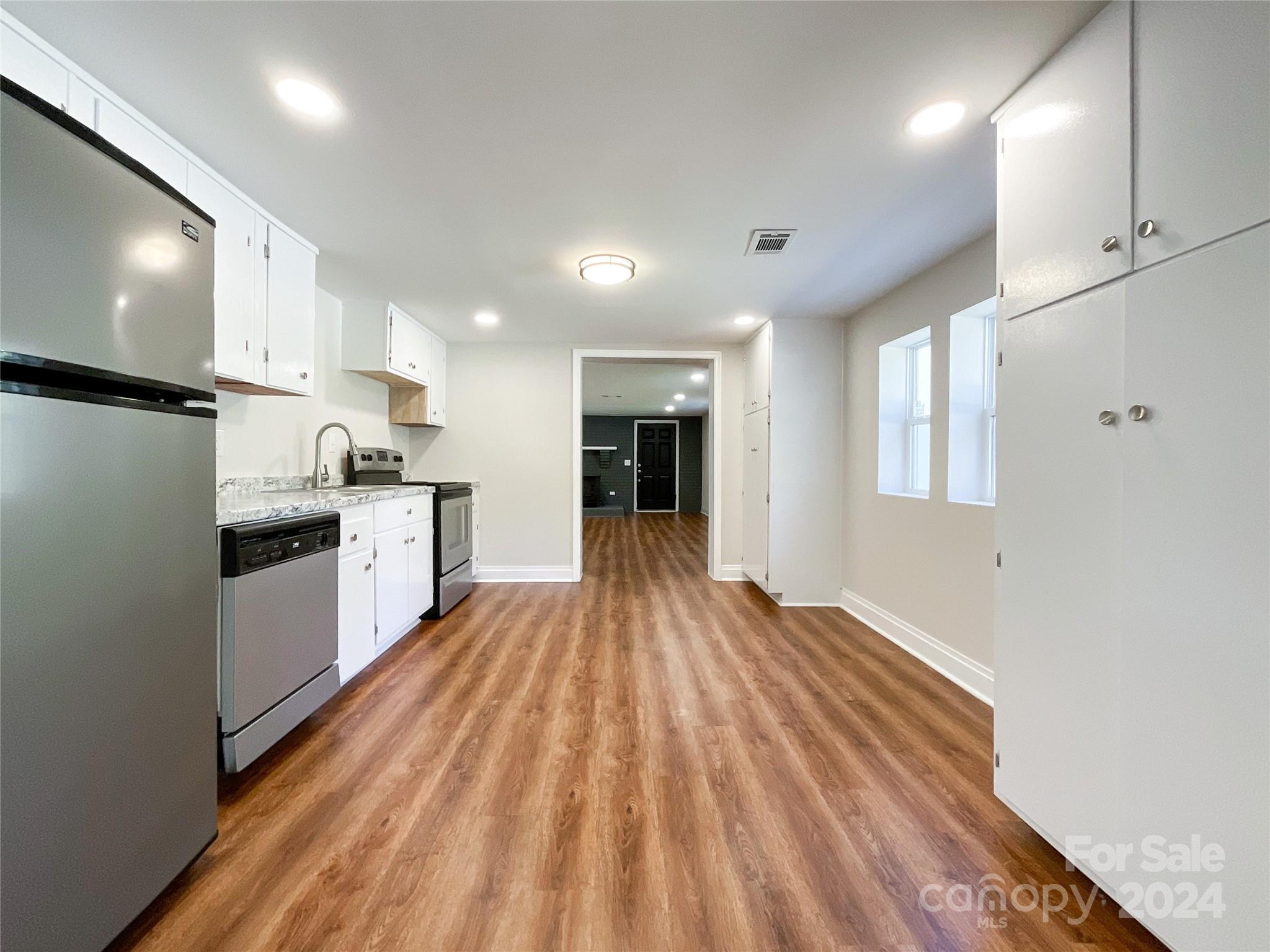 766 Flora Circle Property Photo 10