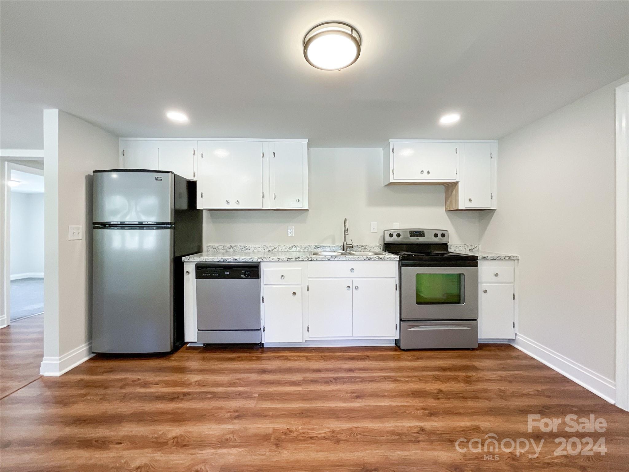 766 Flora Circle Property Photo 11