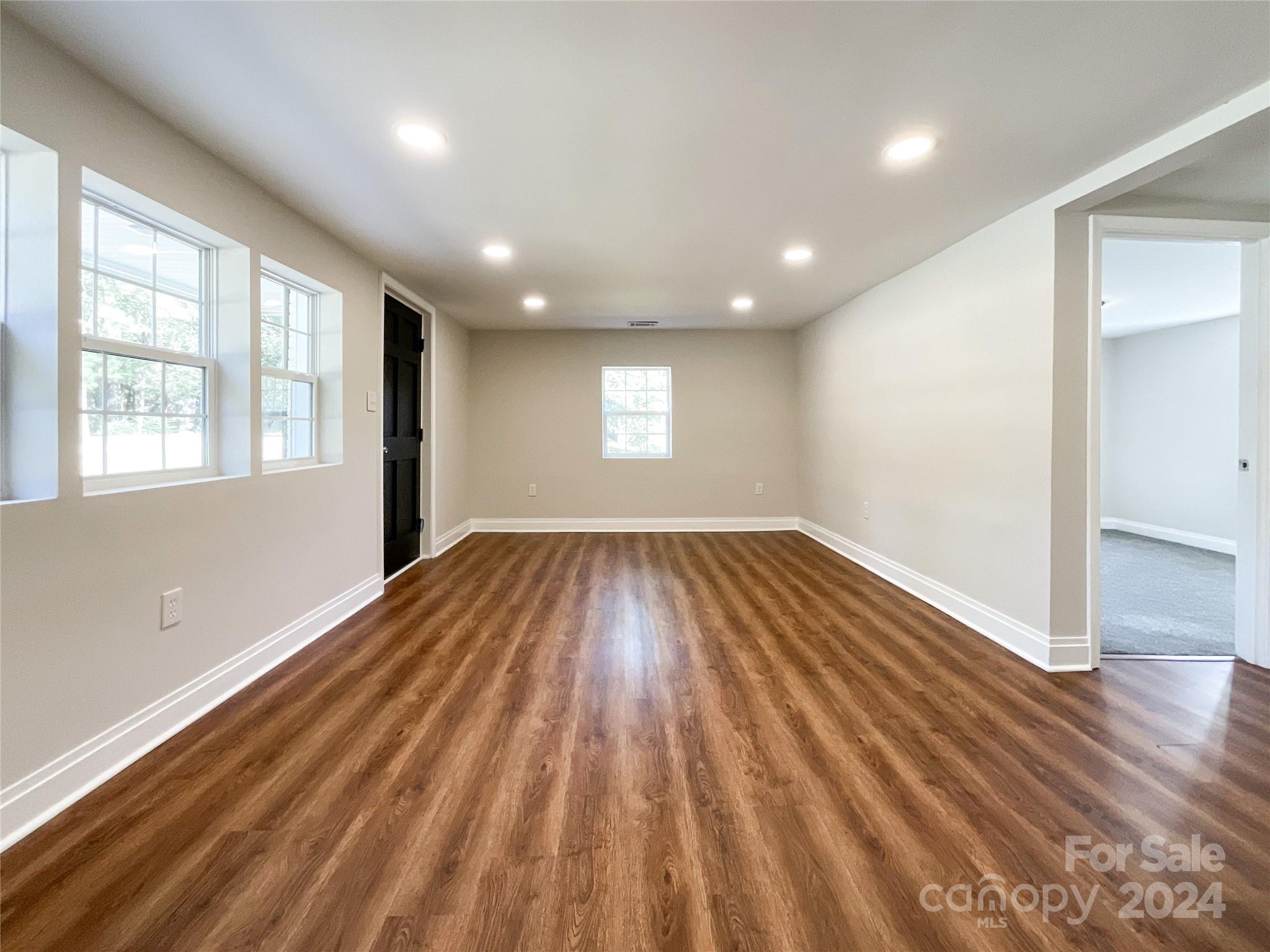 766 Flora Circle Property Photo 14