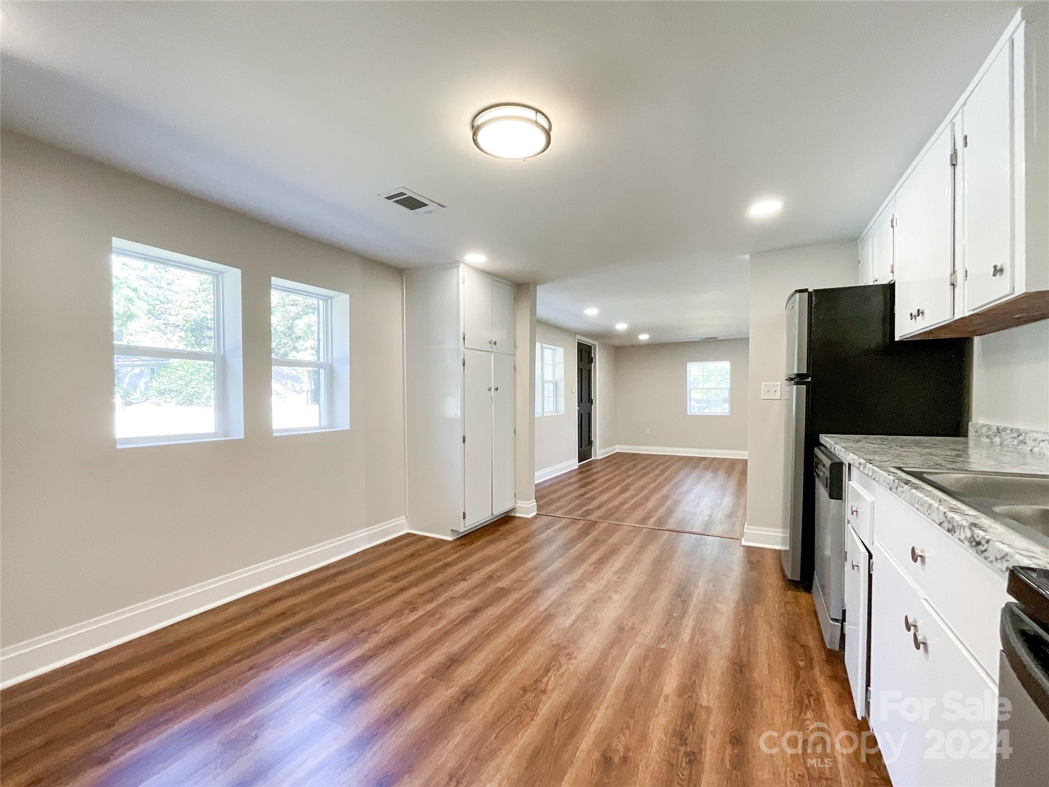766 Flora Circle Property Photo 15