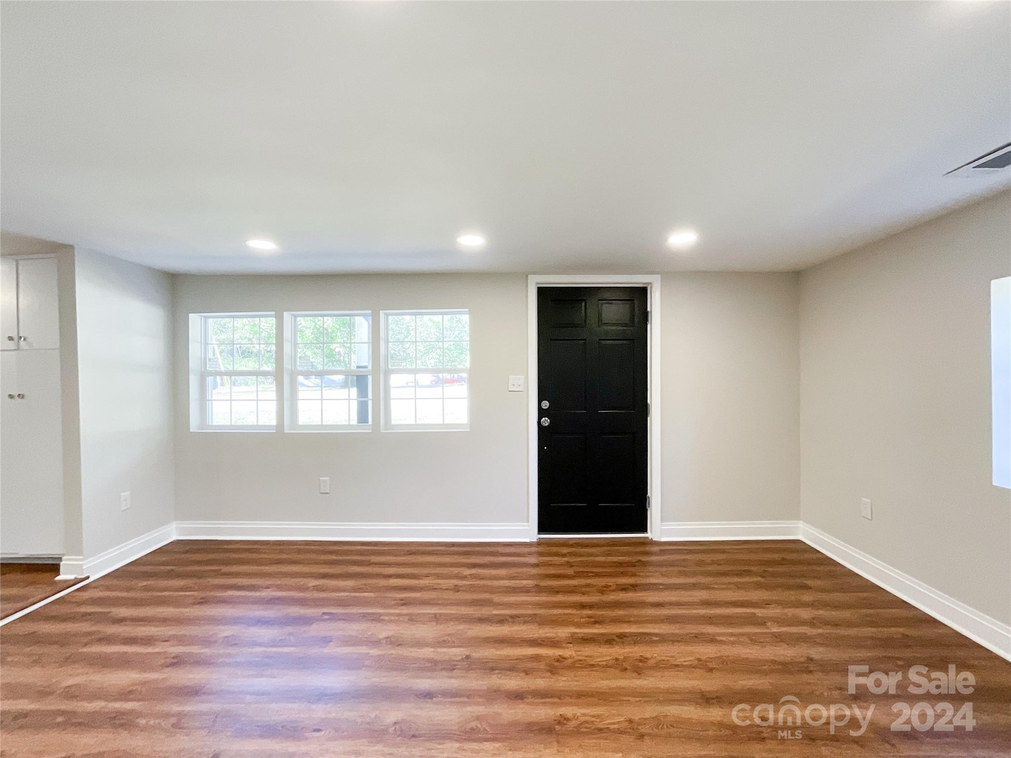 766 Flora Circle Property Photo 16