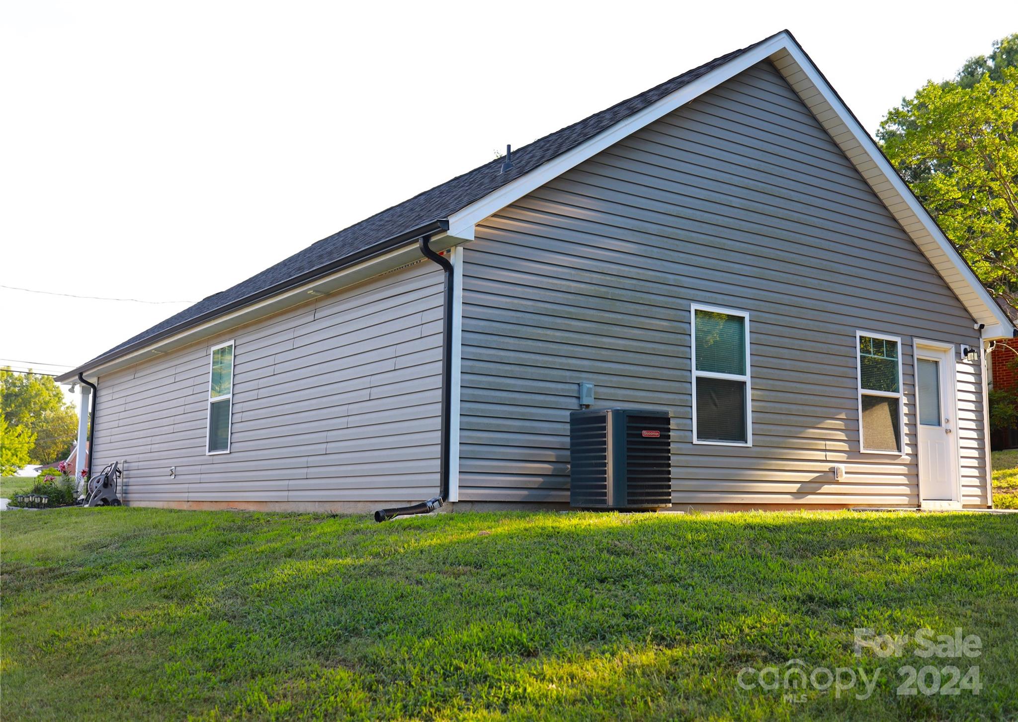 2211 Lane Street Property Photo 11