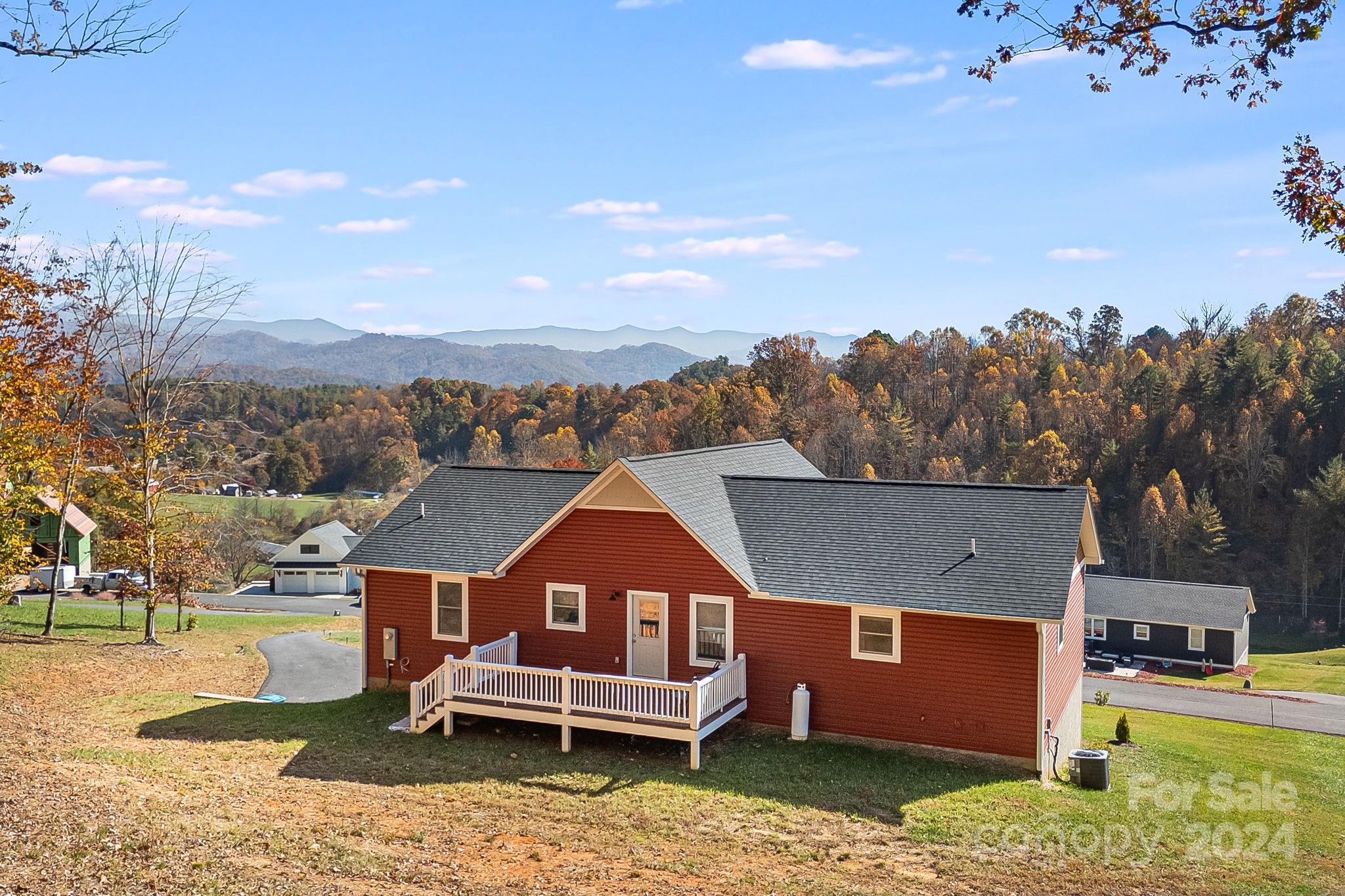 121 Sunrise Drive Property Photo 3