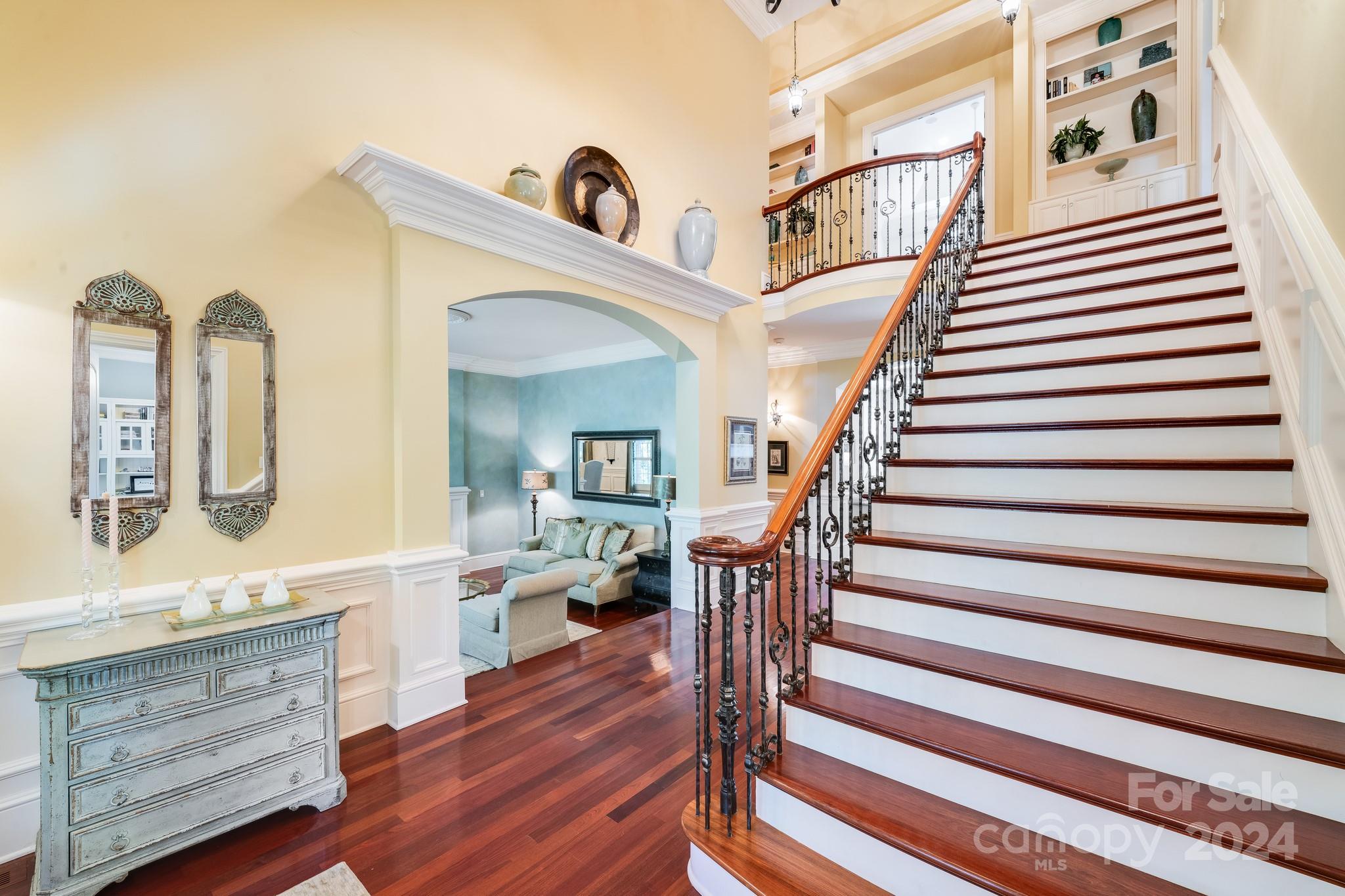 1008 Medinah Court Property Photo 6