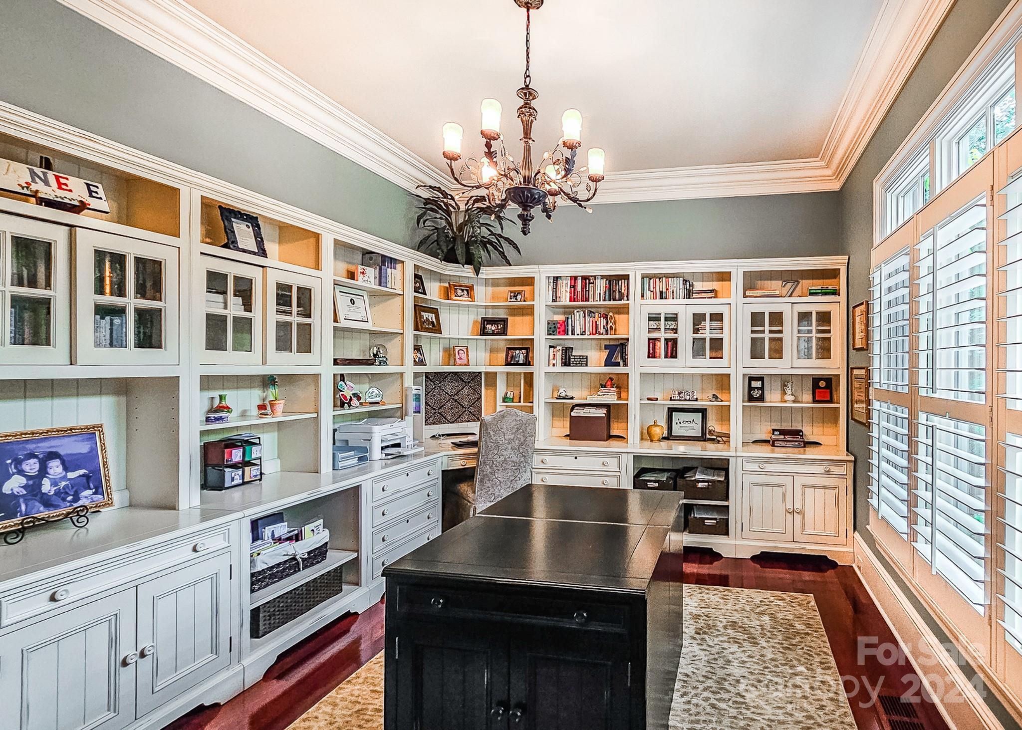 1008 Medinah Court Property Photo 7