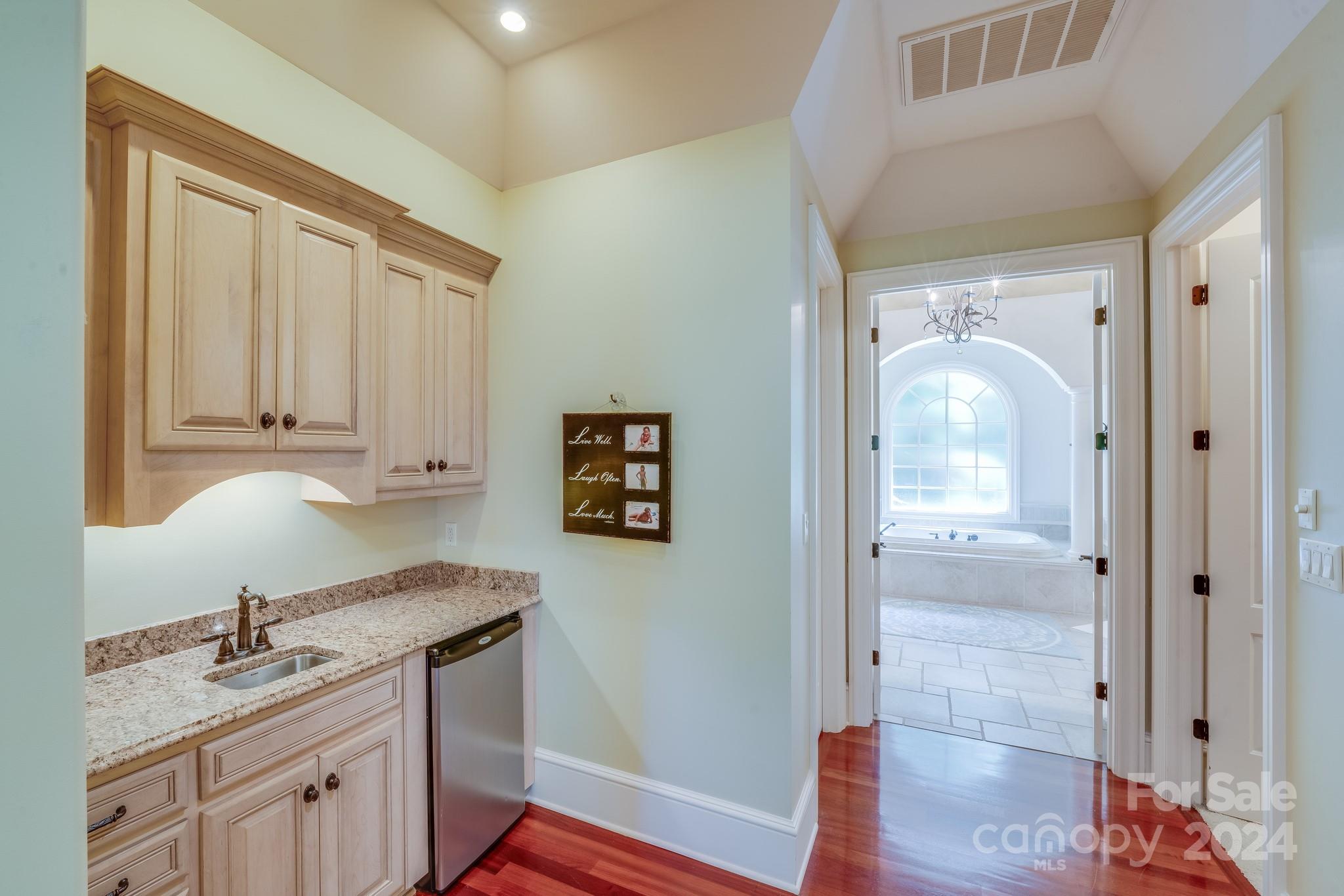 1008 Medinah Court Property Photo 25