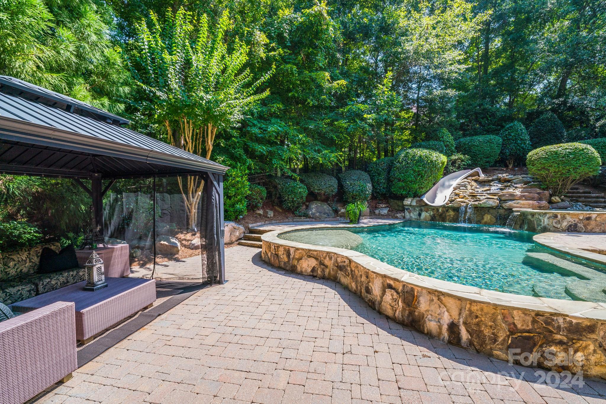 1008 Medinah Court Property Photo 37
