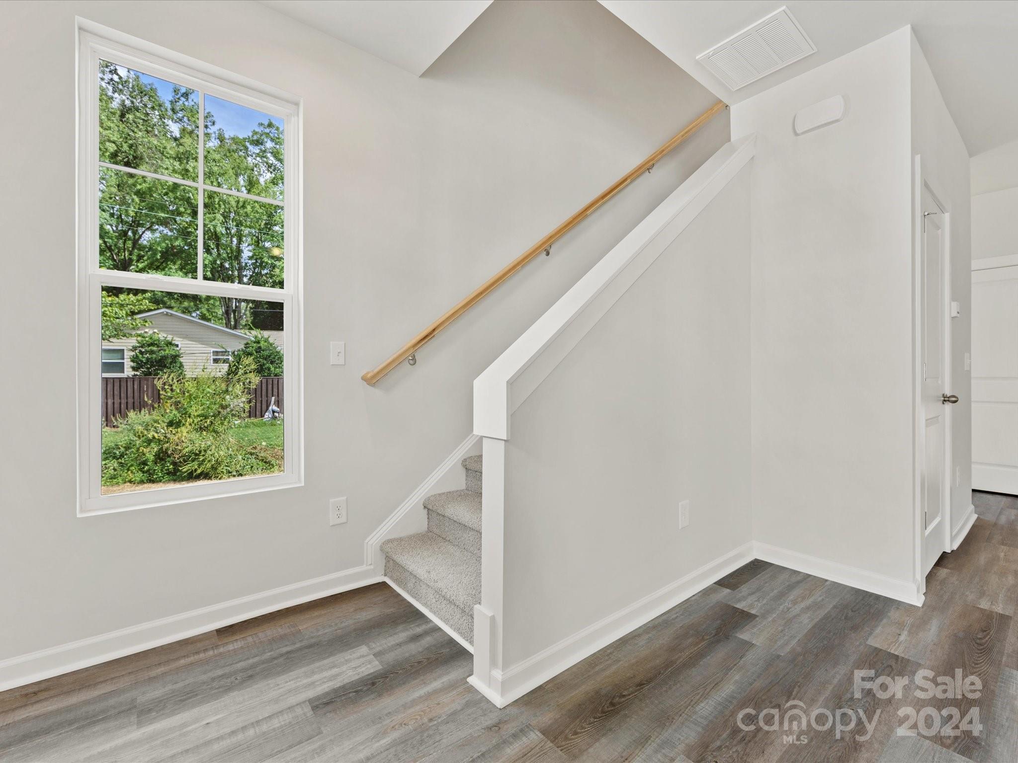 1008 Ribbon Lane Property Photo 4