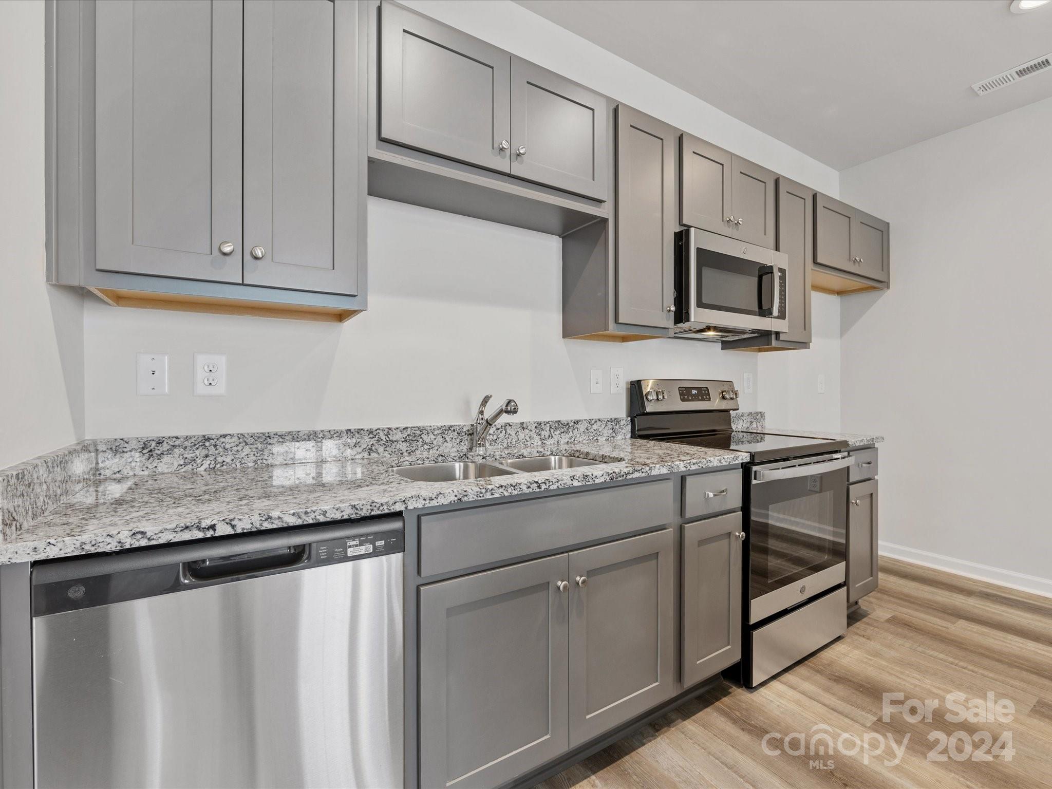 1008 Ribbon Lane Property Photo 8