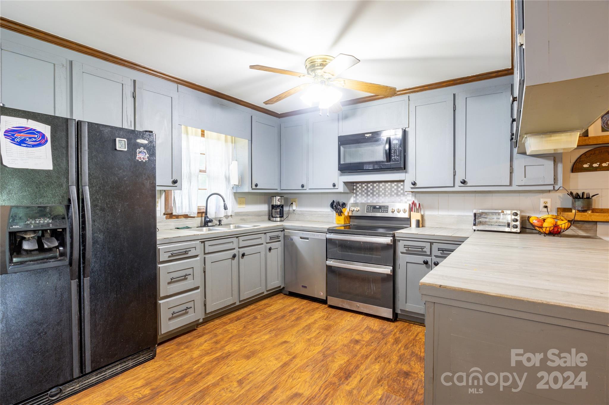 202 Division Avenue Property Photo 6