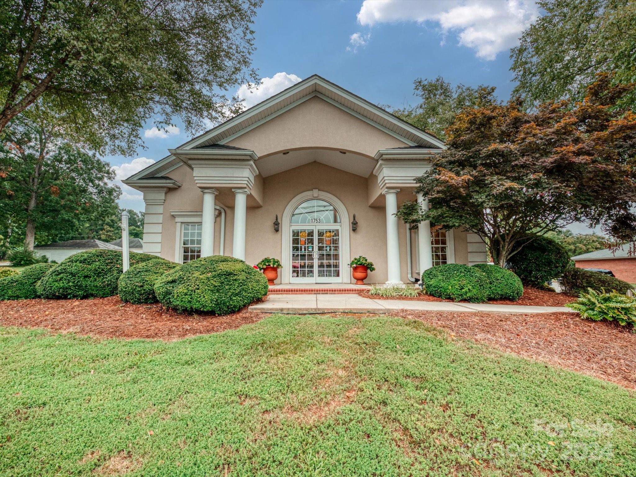 1753 Country Club Road Property Photo
