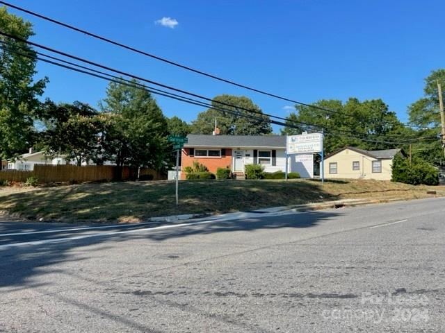 1104 E Garrison Boulevard Property Photo 3