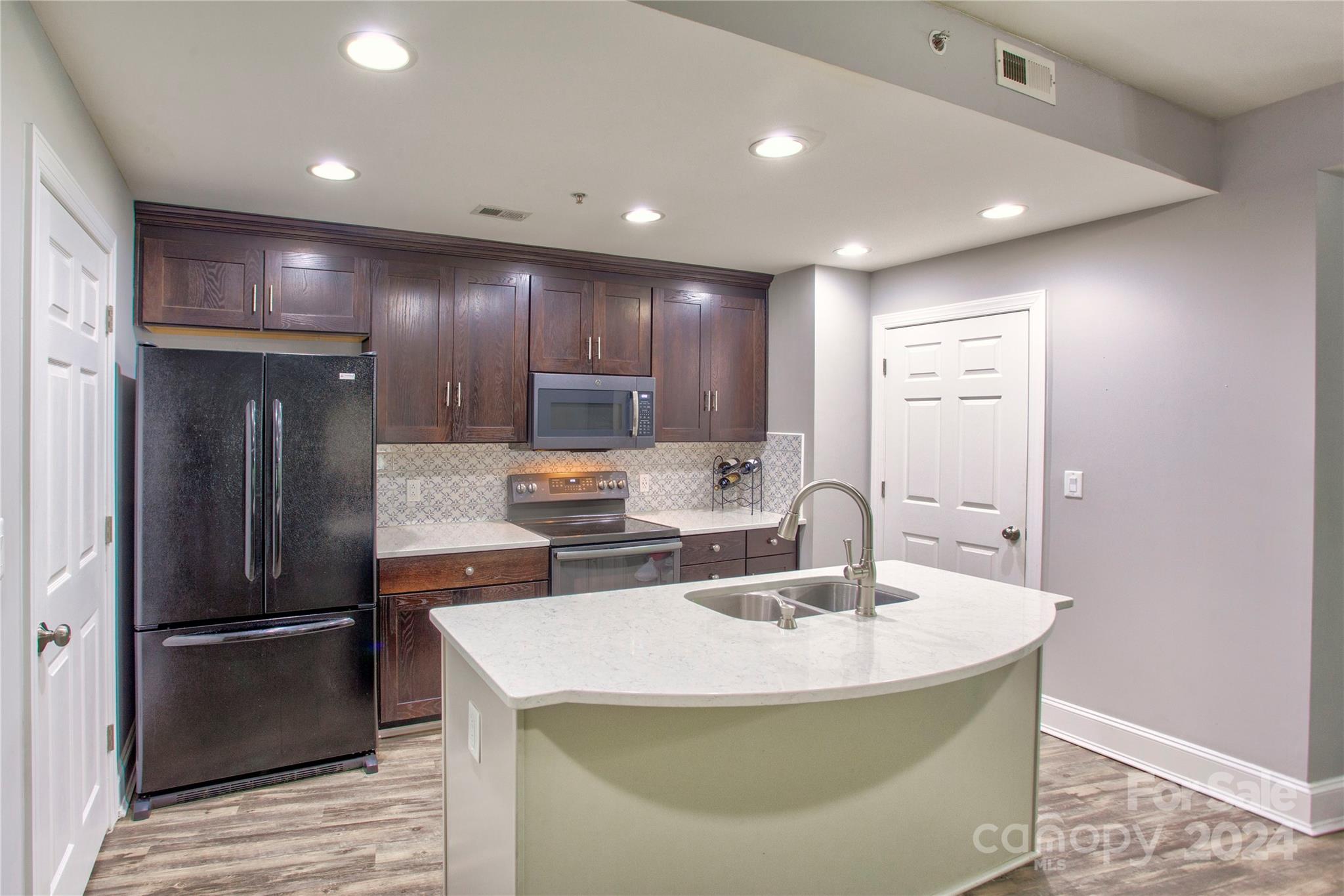 718 W Trade Street 308 Property Photo 16