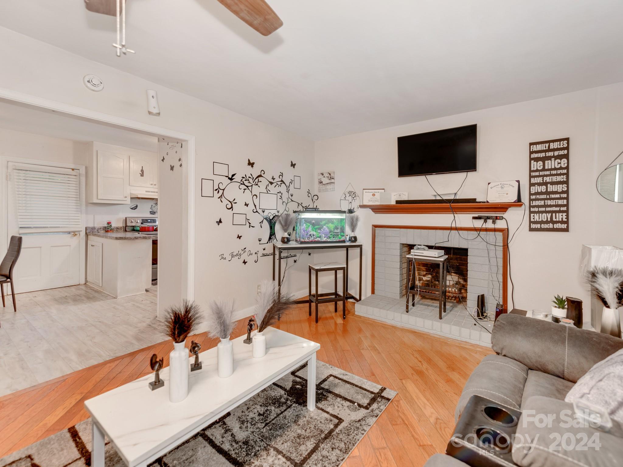 306 S Main Avenue Property Photo 6