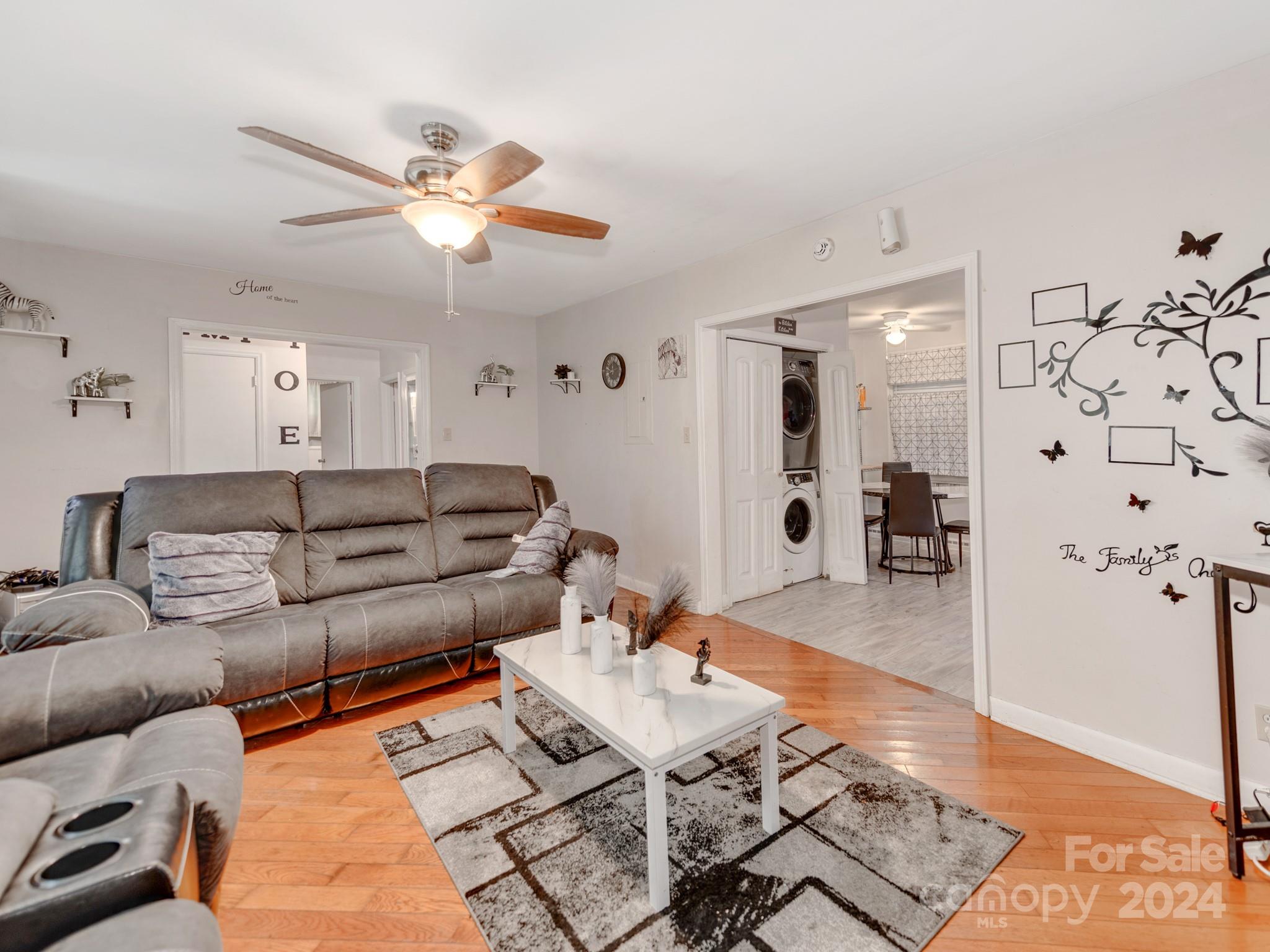 306 S Main Avenue Property Photo 8