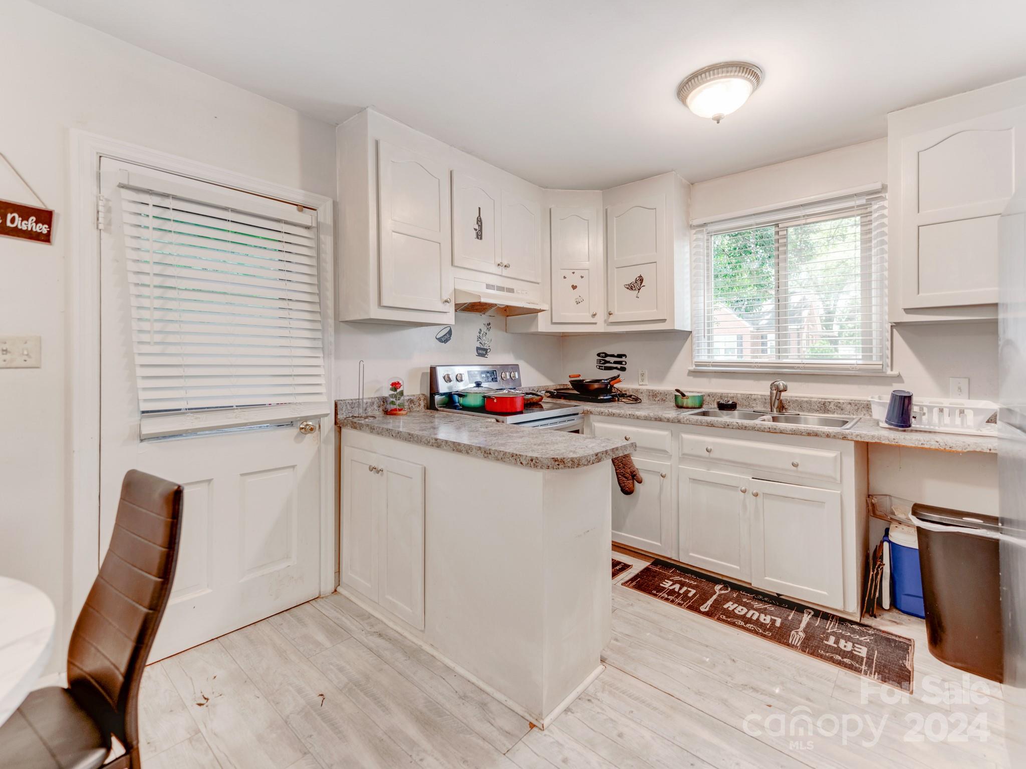 306 S Main Avenue Property Photo 9