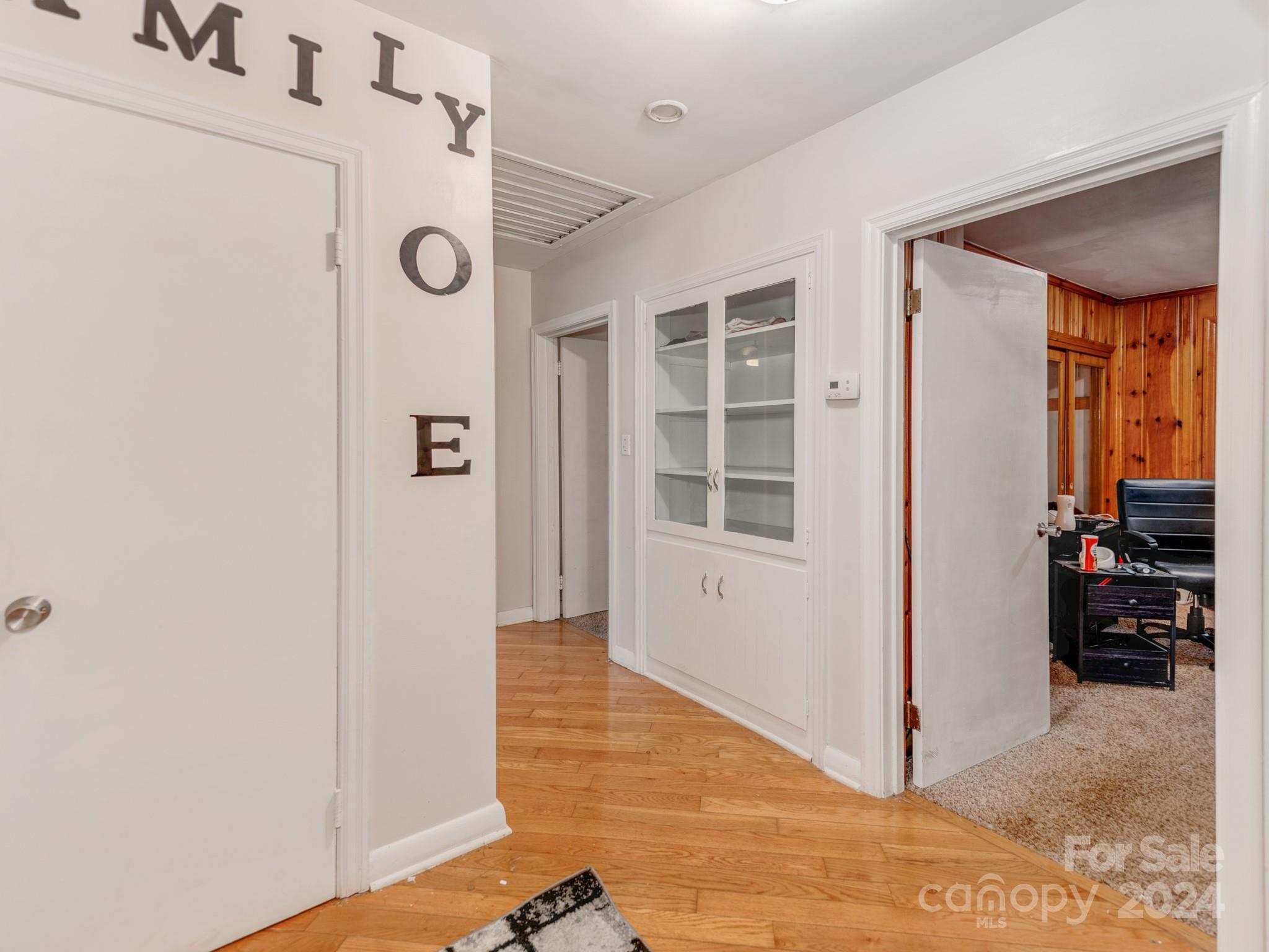 306 S Main Avenue Property Photo 14