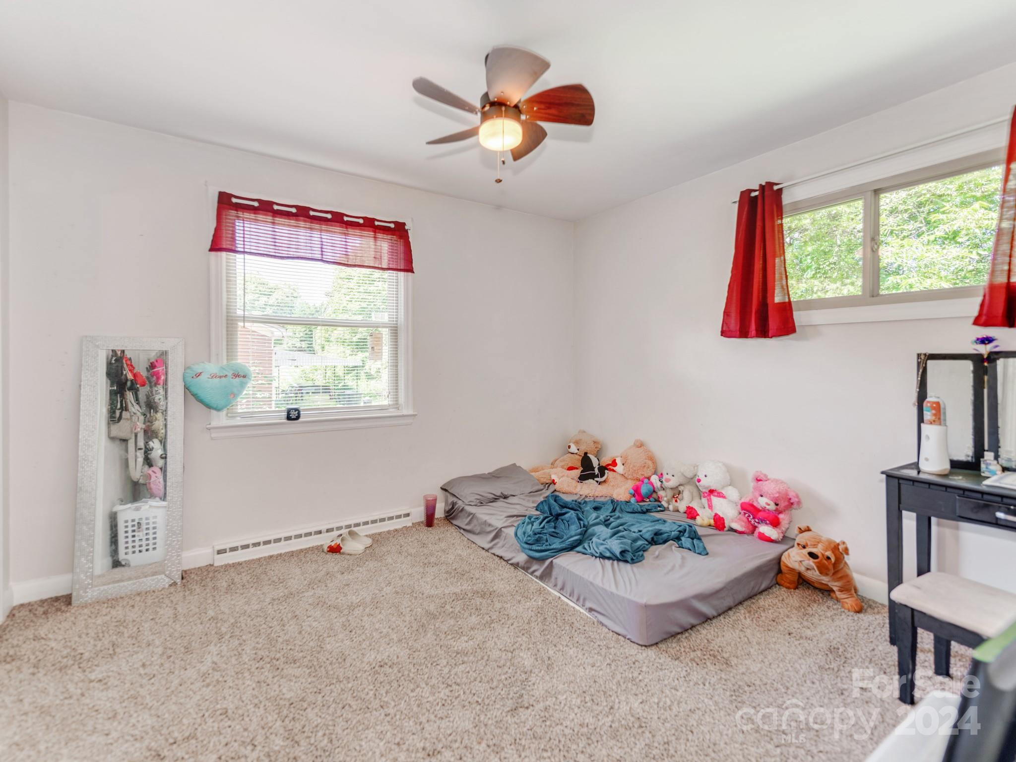 306 S Main Avenue Property Photo 17