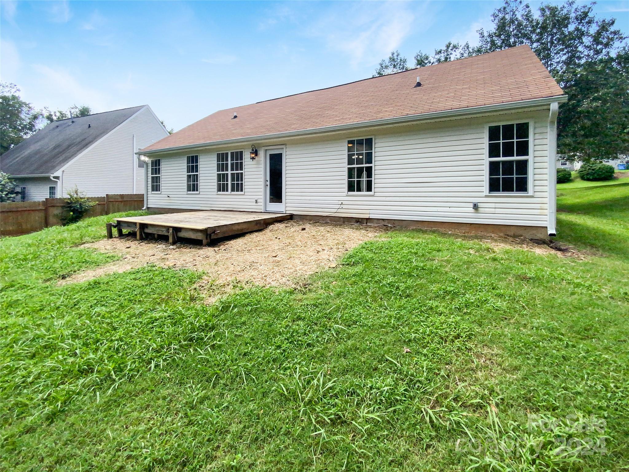 105 Leafmore Court Property Photo 7