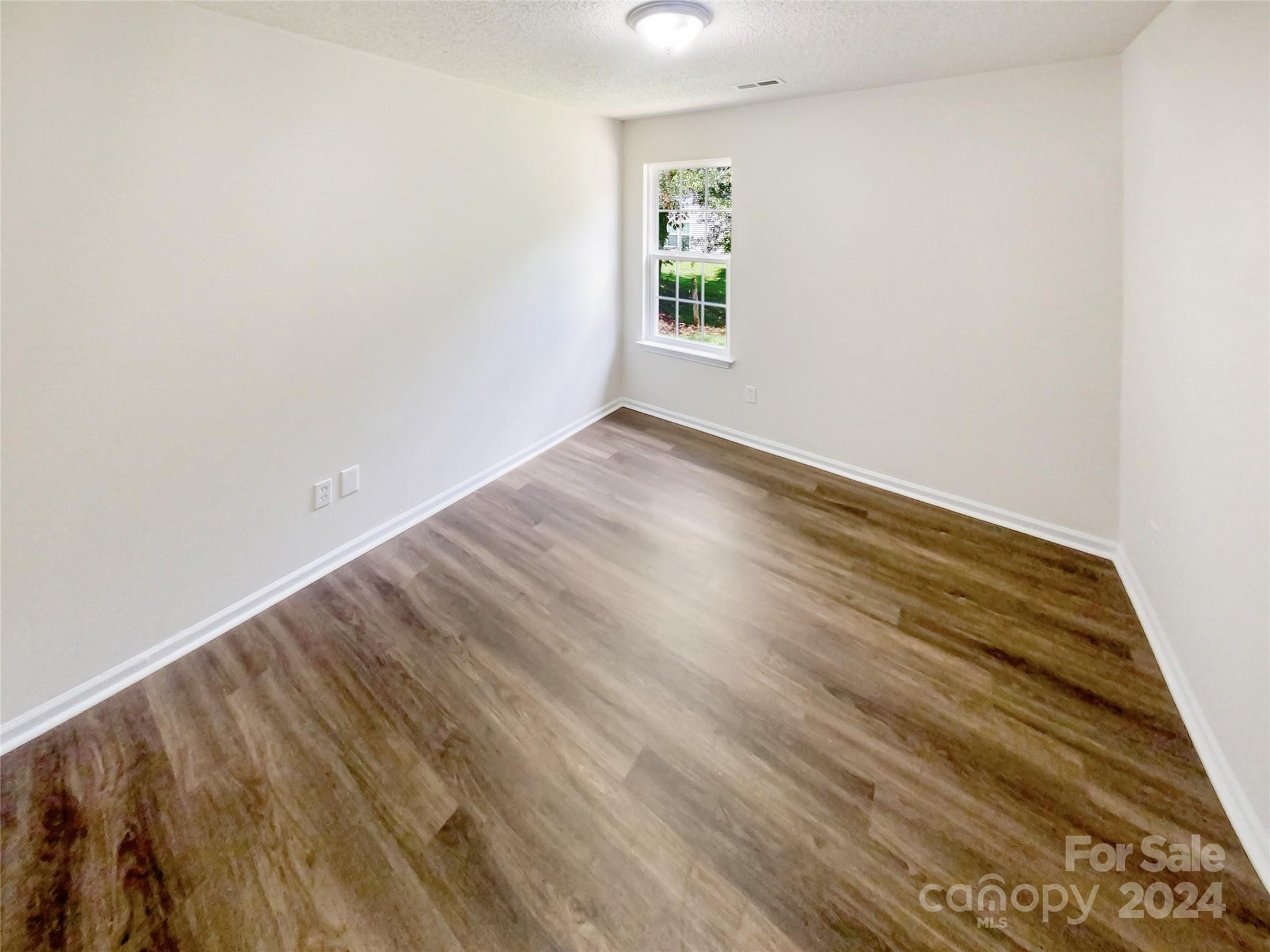 105 Leafmore Court Property Photo 11