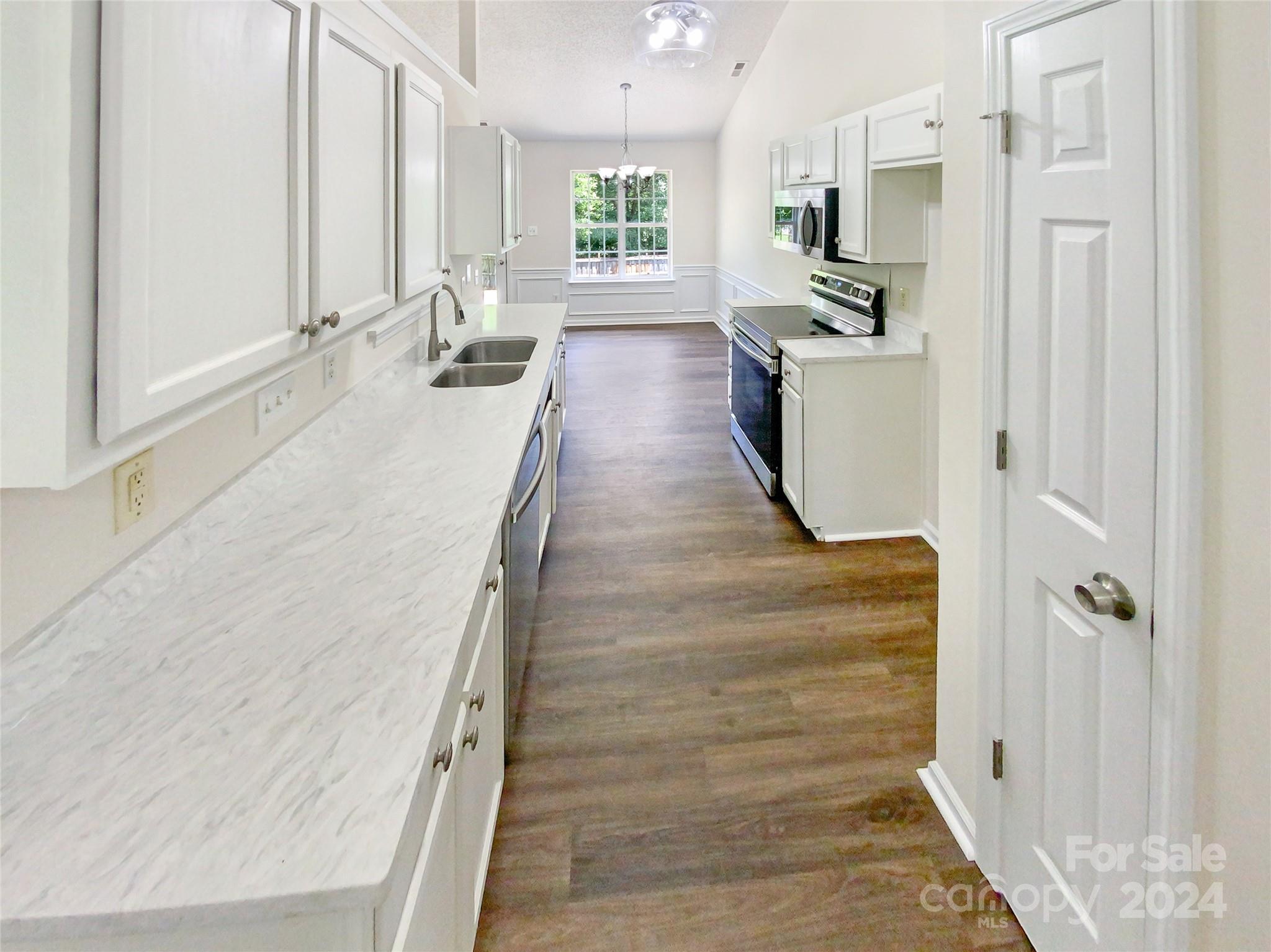 105 Leafmore Court Property Photo 14