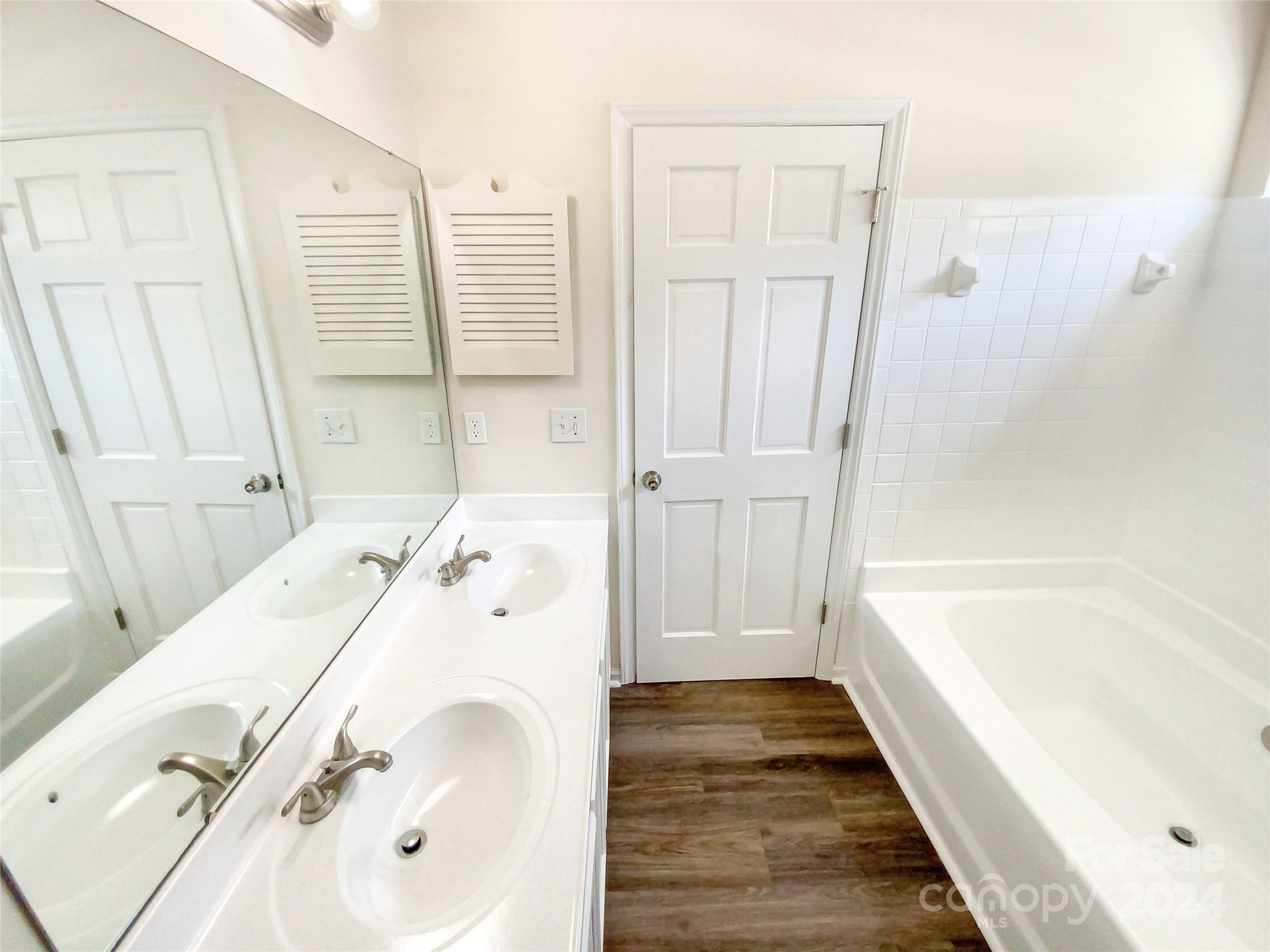 105 Leafmore Court Property Photo 16