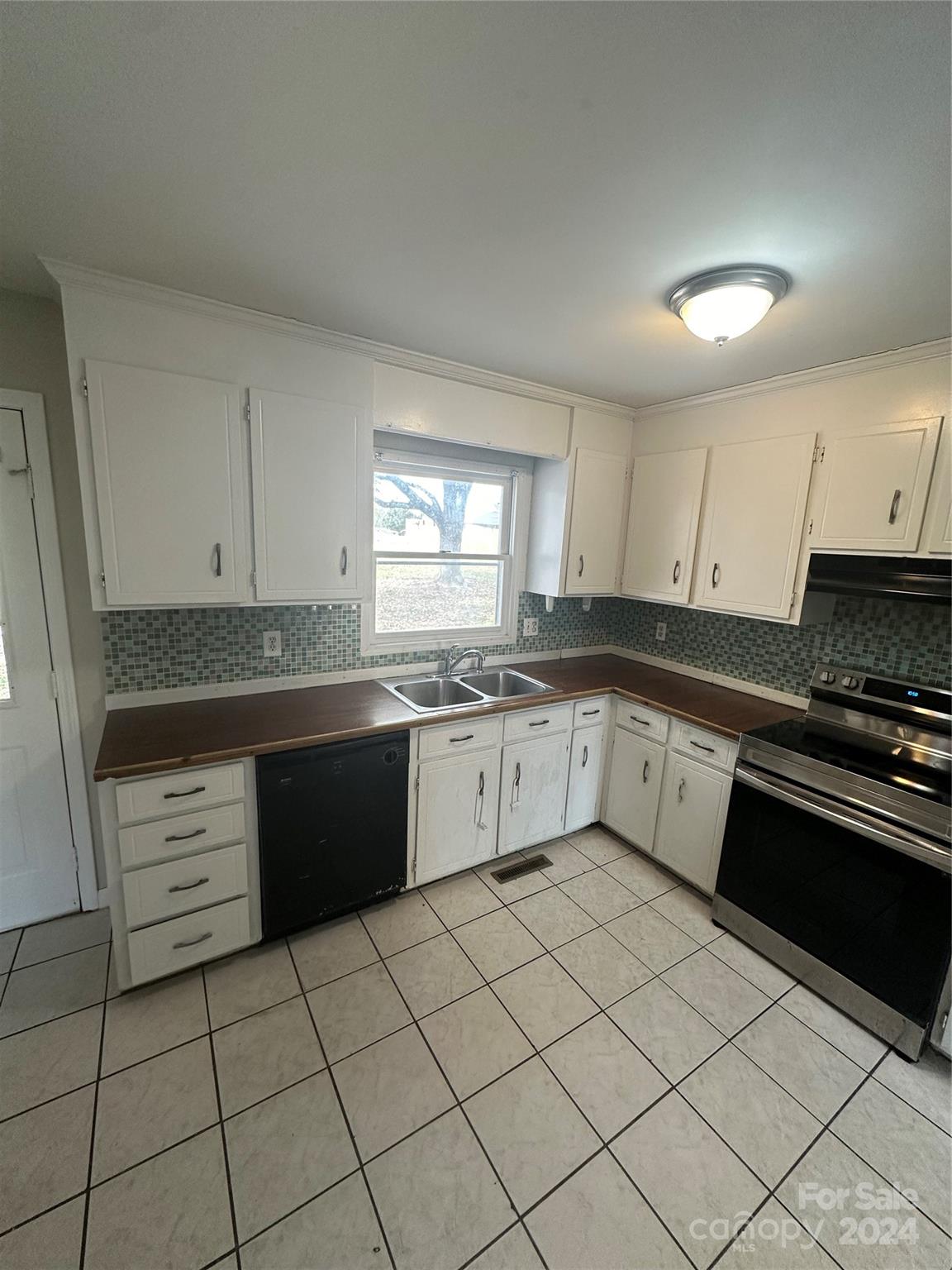 634 Lancer Court Property Photo 6