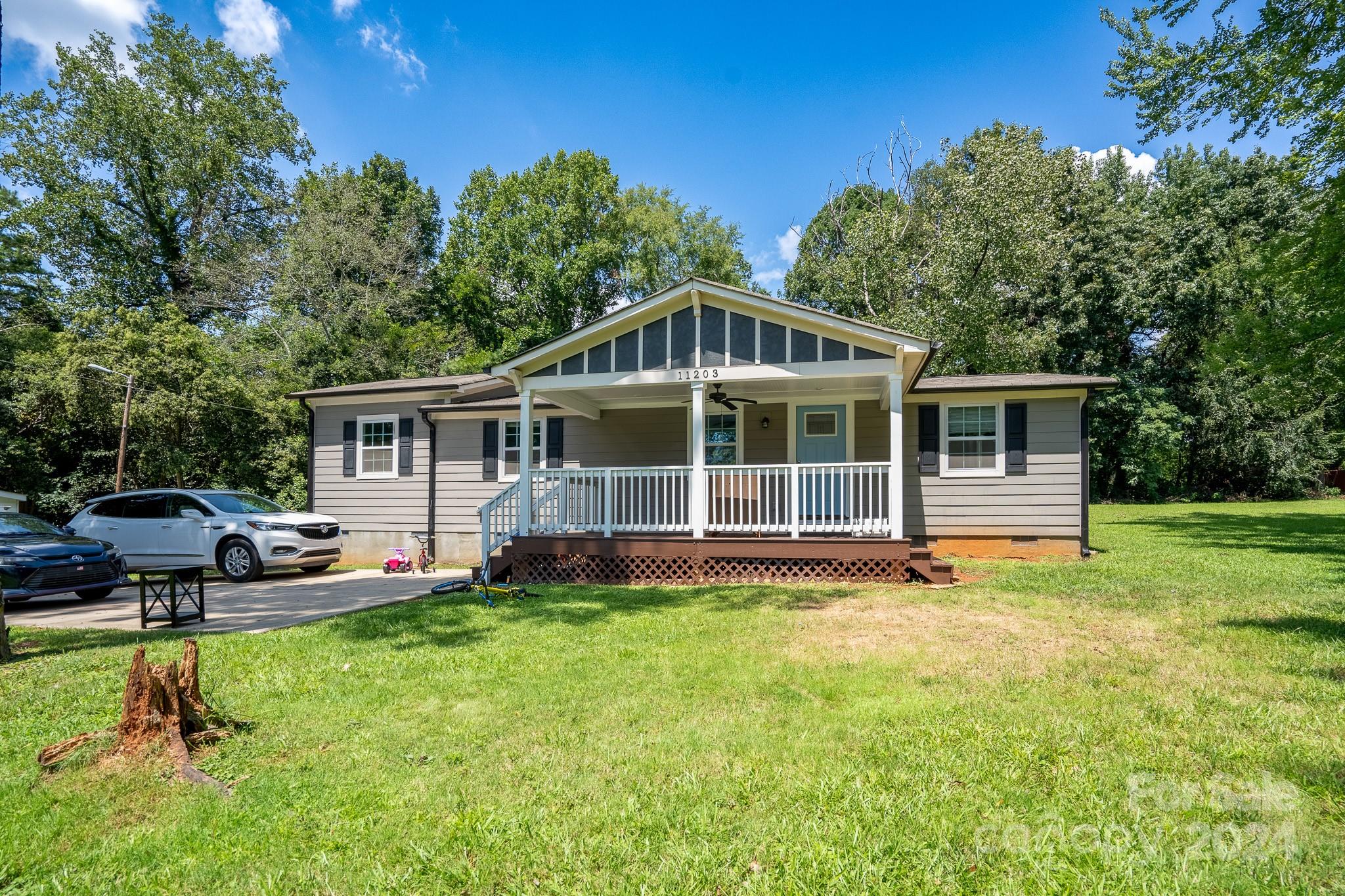 11203 Pine Grove Avenue Property Photo 1