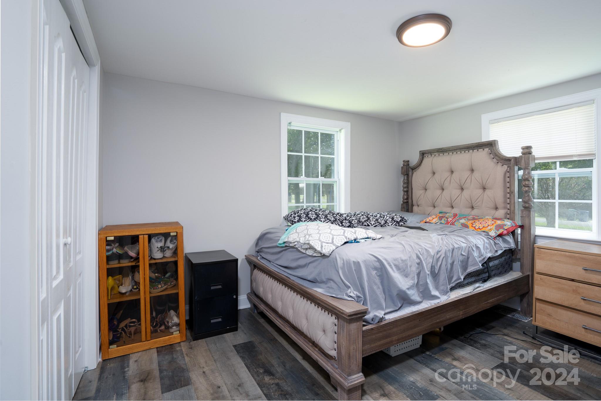 11203 Pine Grove Avenue Property Photo 3