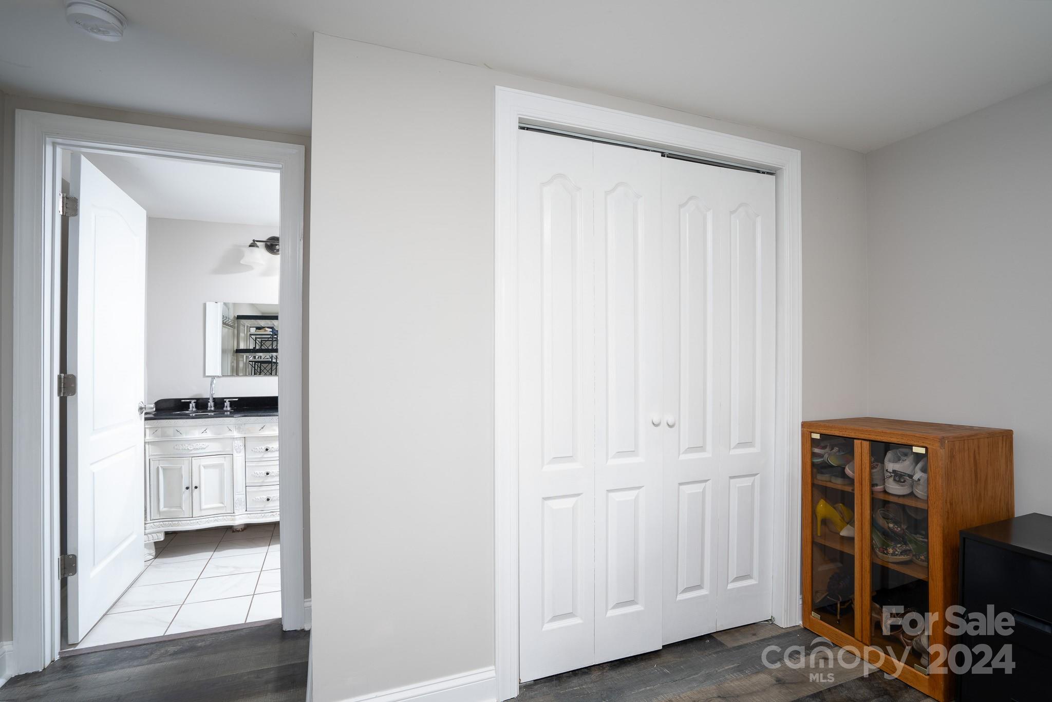 11203 Pine Grove Avenue Property Photo 5