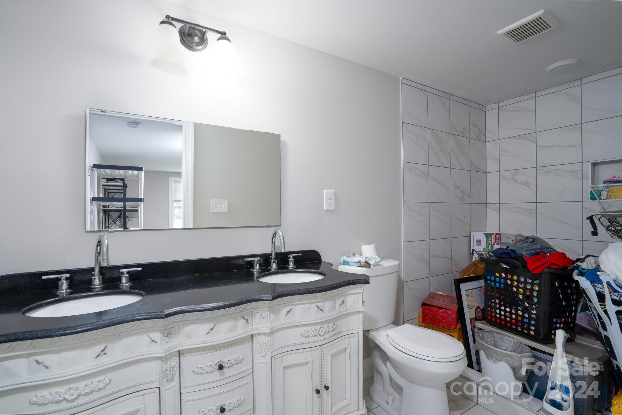 11203 Pine Grove Avenue Property Photo 8