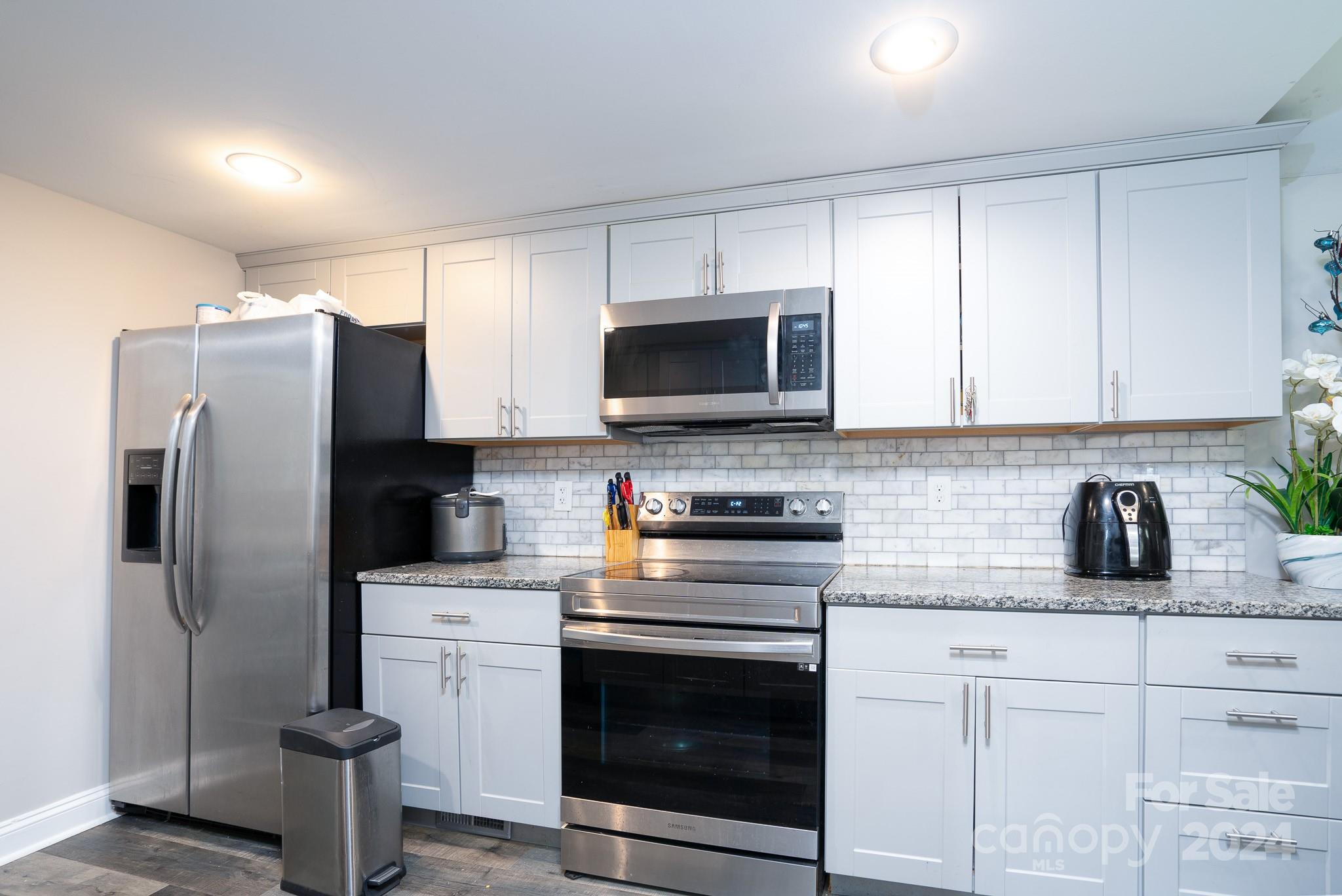 11203 Pine Grove Avenue Property Photo 10