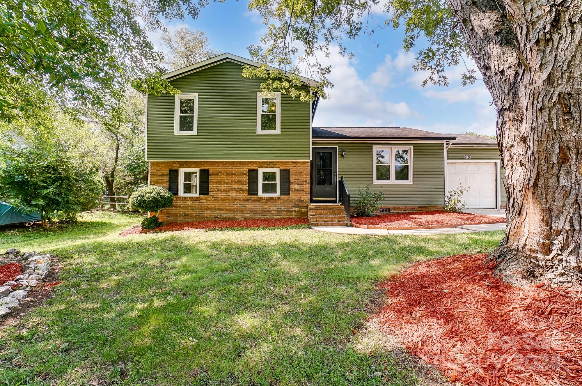 3374 Farm Lake Drive Property Photo 1